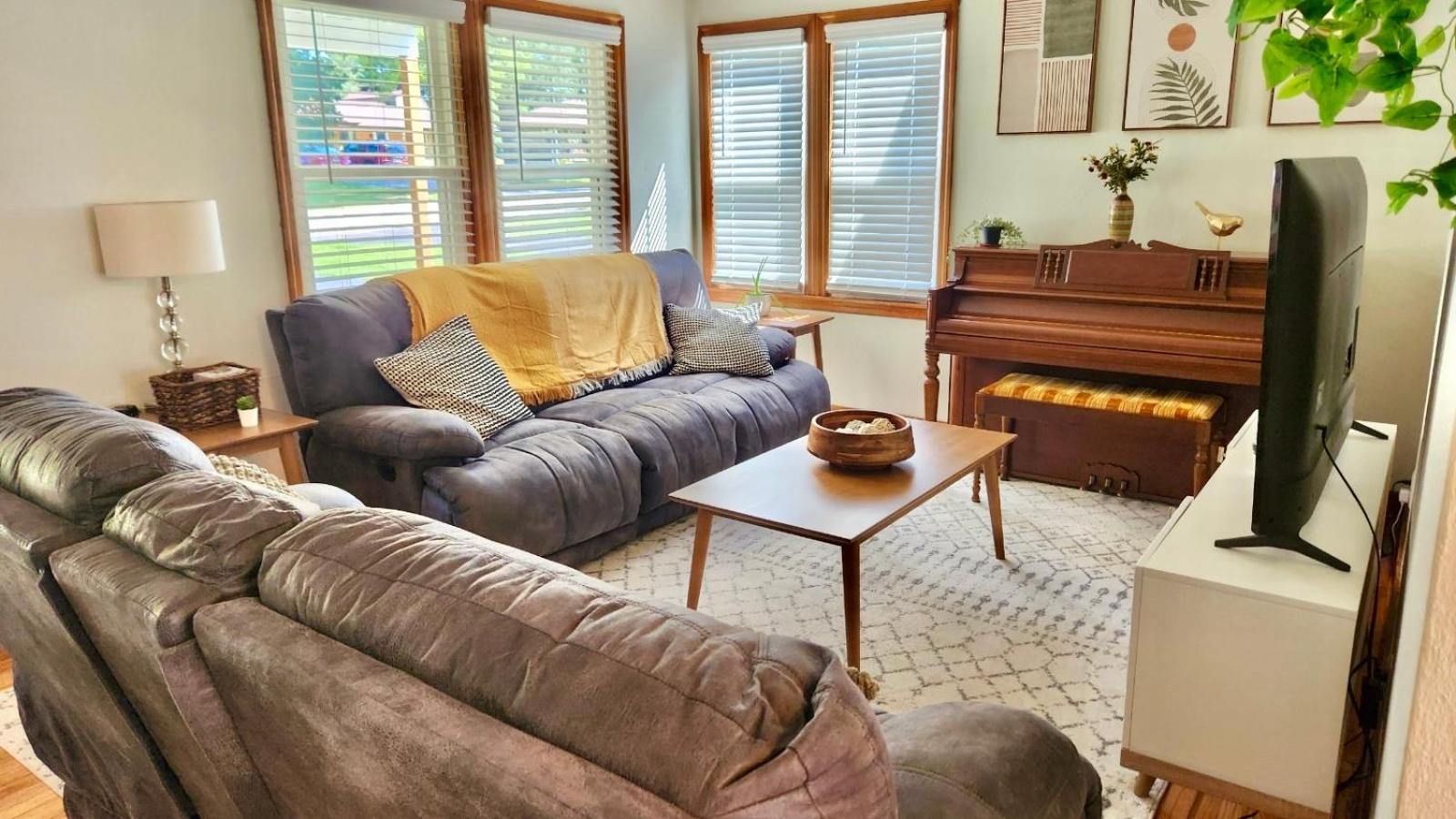 Rockford Vacations - The Gilded Cottage - Property Image 1
