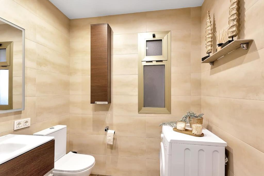 Modern beach studio in Elviria, close to amenities! view 5