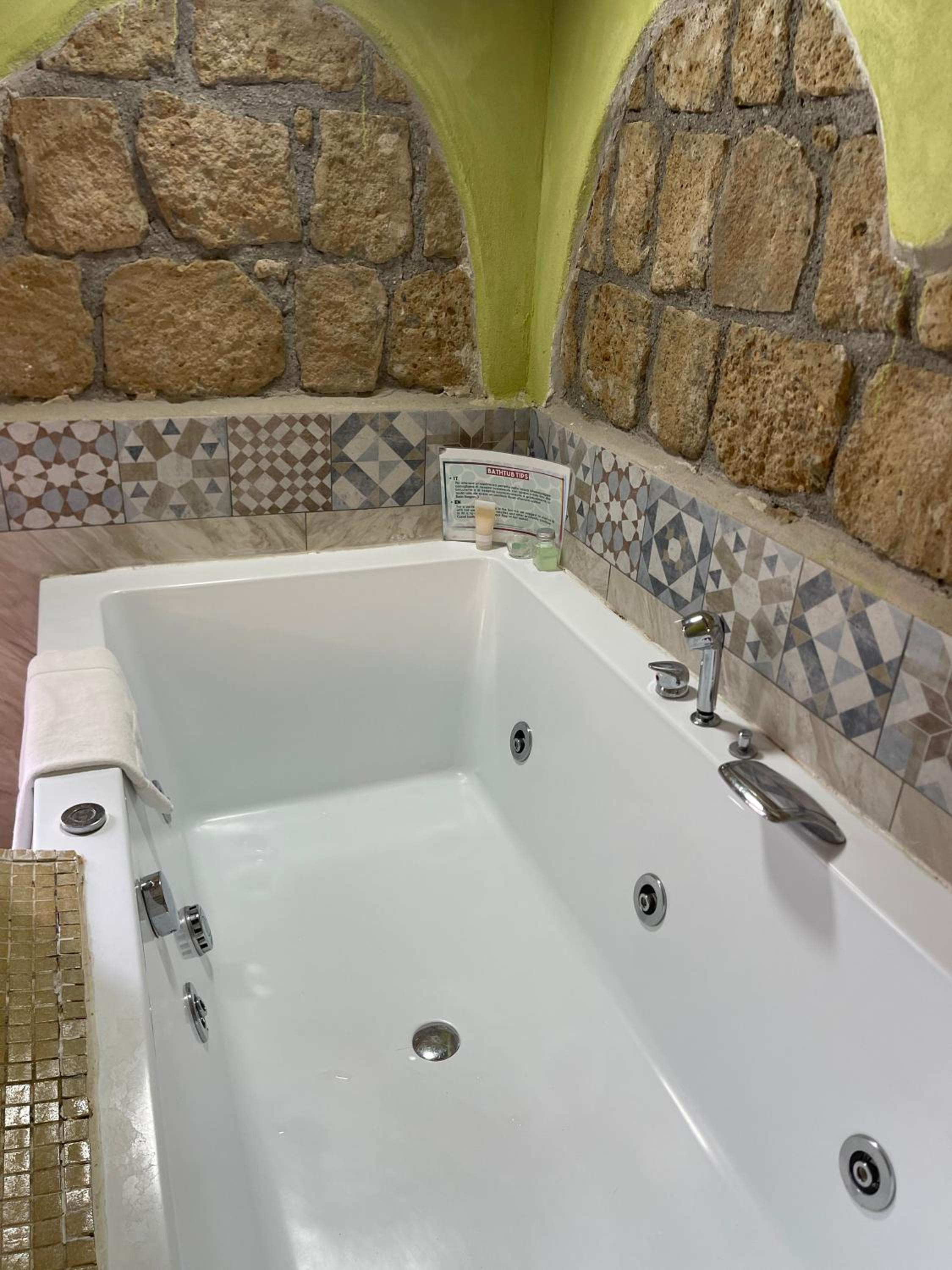 Lesuite en Naples — bathroom
