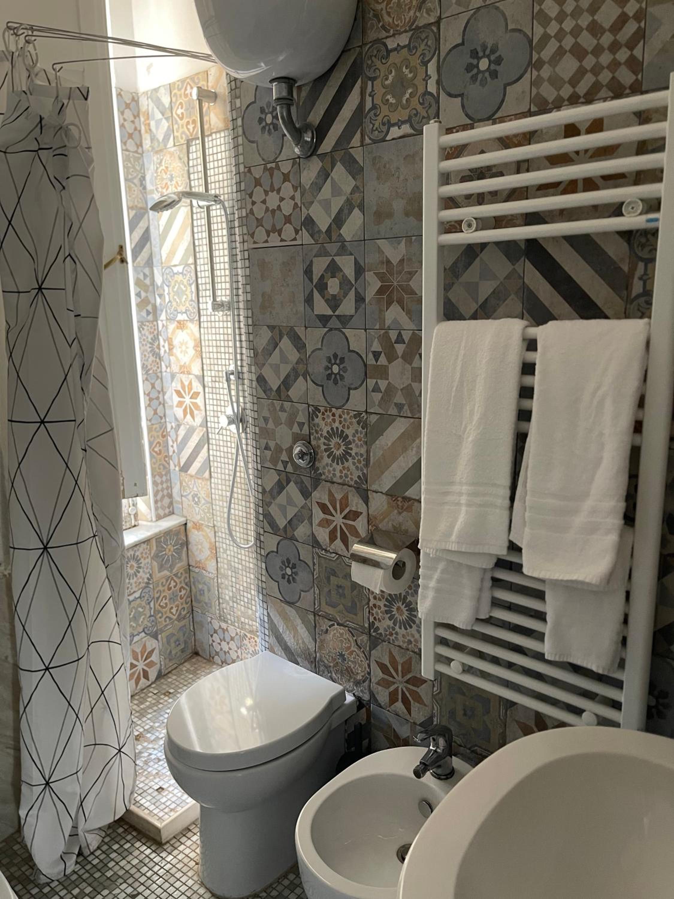 Lesuite en Naples — bathroom