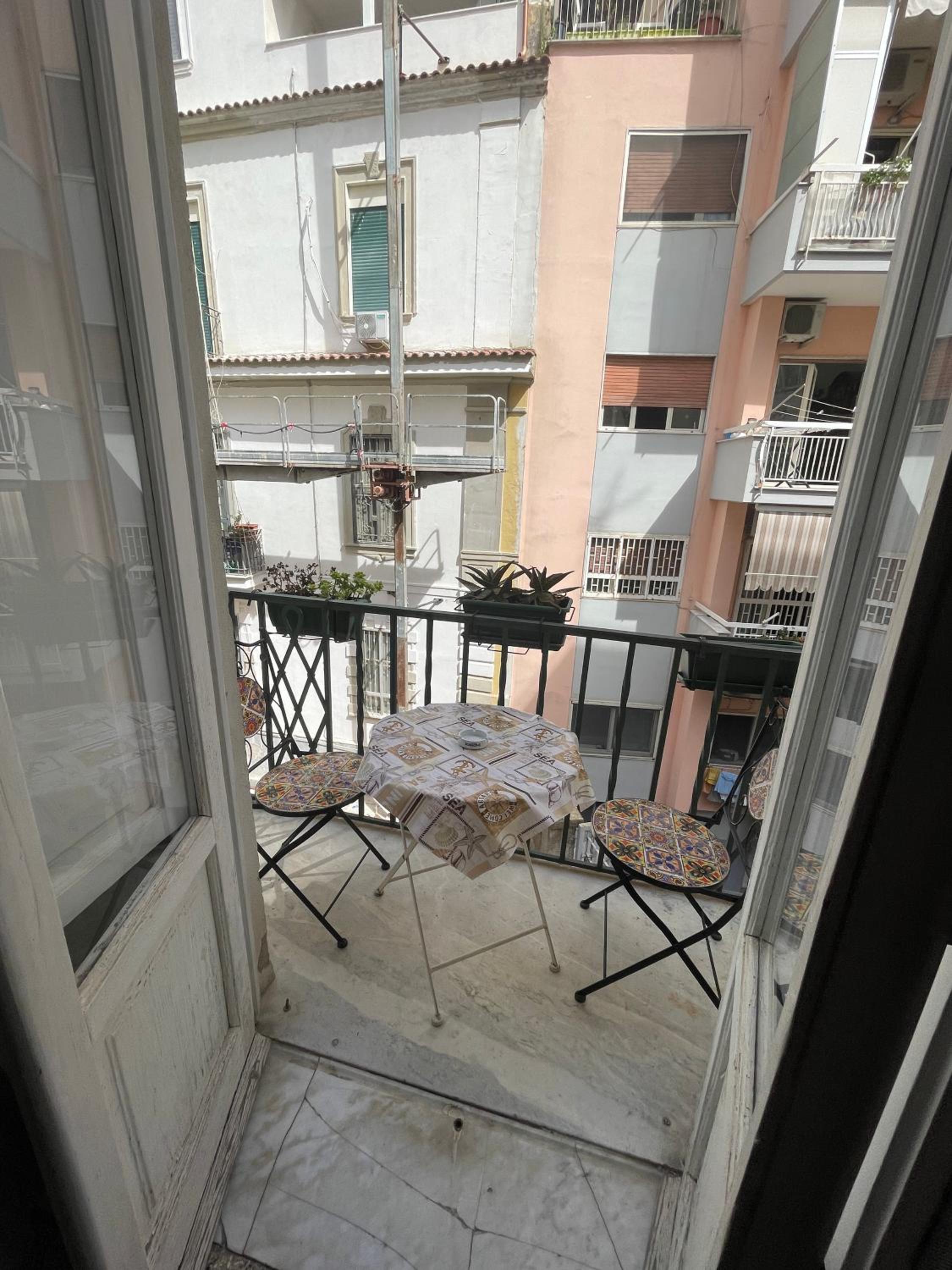 Lesuite — Naples
