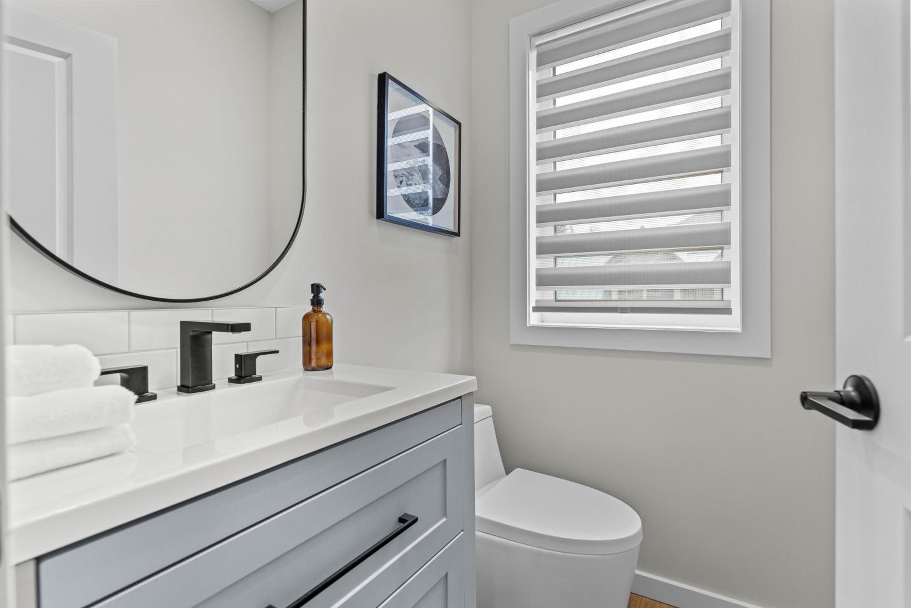 ML4- Private Rooftop Hot Tub Oasis- Entire townhouse with MTN View