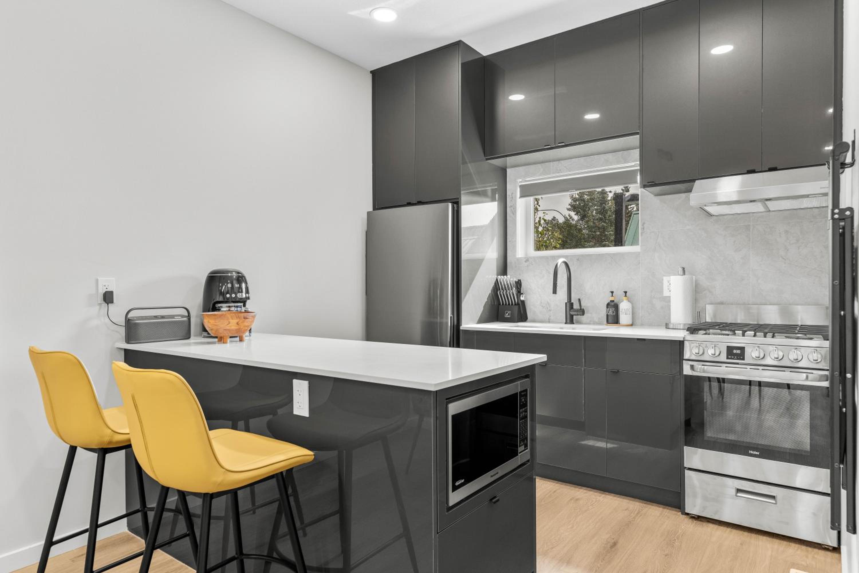 ML4- Private Rooftop Hot Tub Oasis- Entire townhouse with MTN View