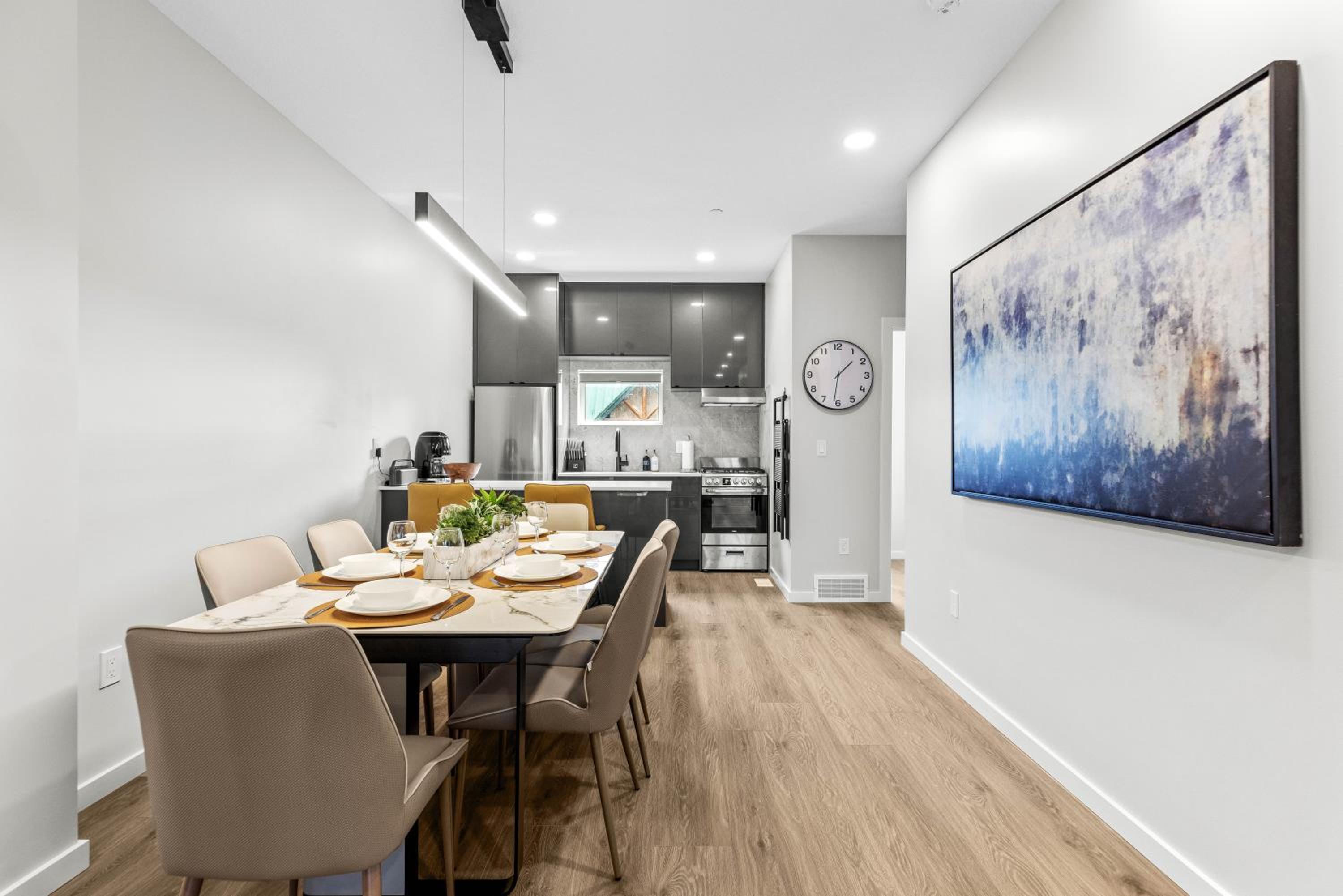 ML4- Private Rooftop Hot Tub Oasis- Entire townhouse with MTN View