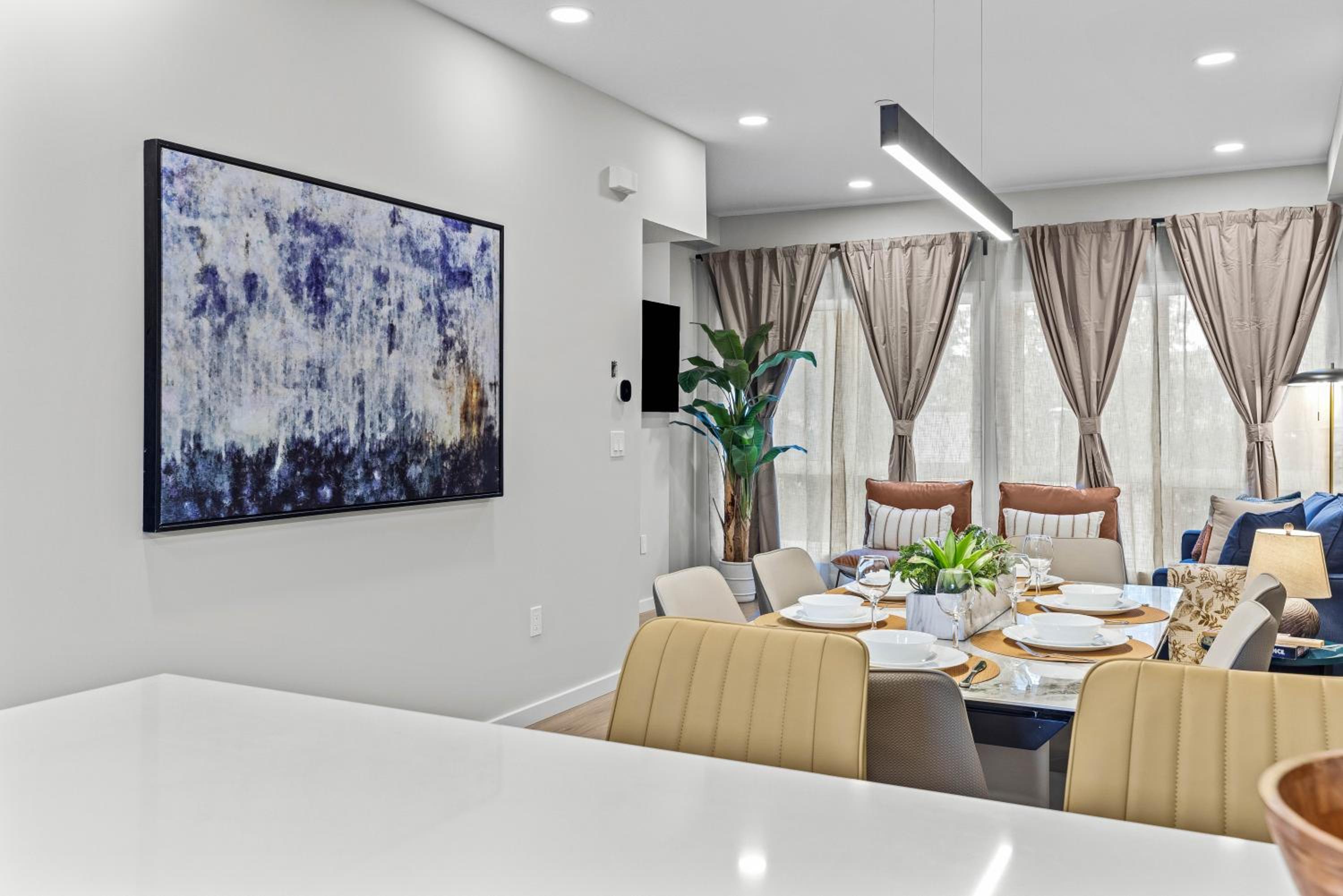 ML4- Private Rooftop Hot Tub Oasis- Entire townhouse with MTN View