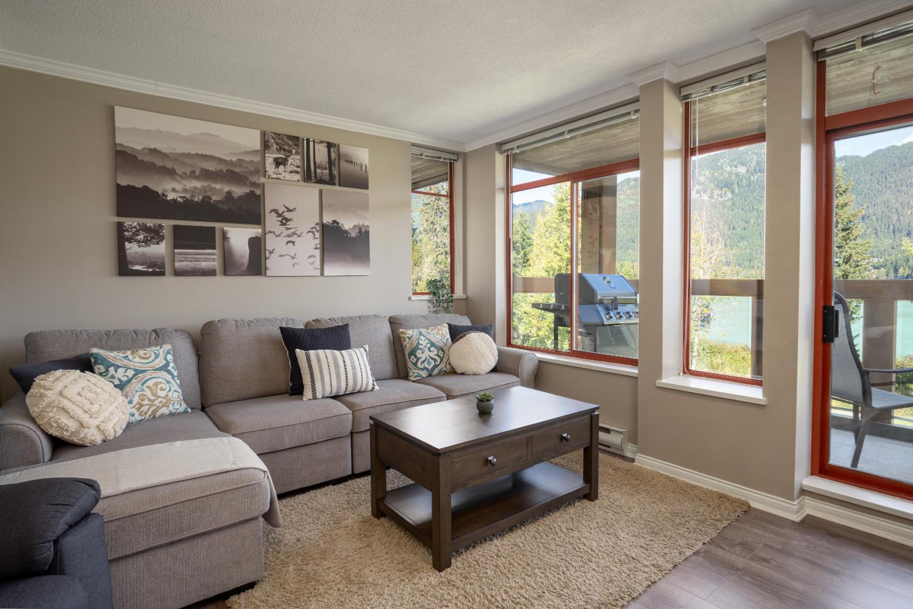 2BR in Nicklaus North Clubhouse, Lake and Mountain Views, Gas Fireplace, Parking