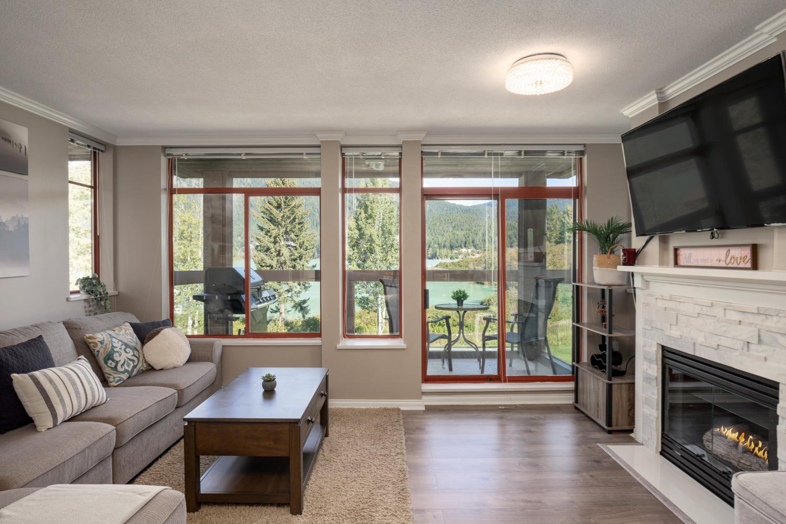 2BR in Nicklaus North Clubhouse, Lake and Mountain Views, Gas Fireplace, Parking