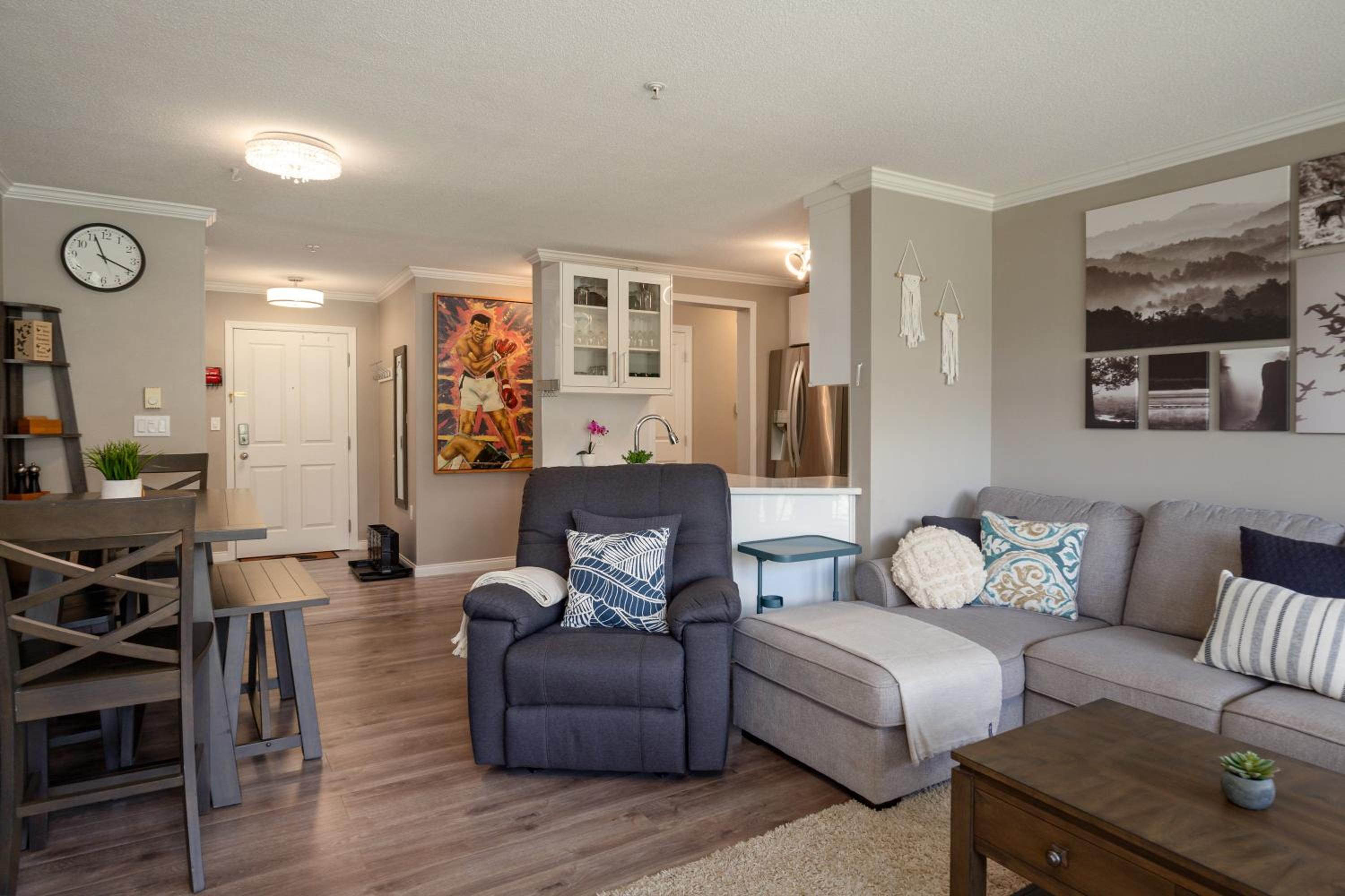2BR in Nicklaus North Clubhouse, Lake and Mountain Views, Gas Fireplace, Parking