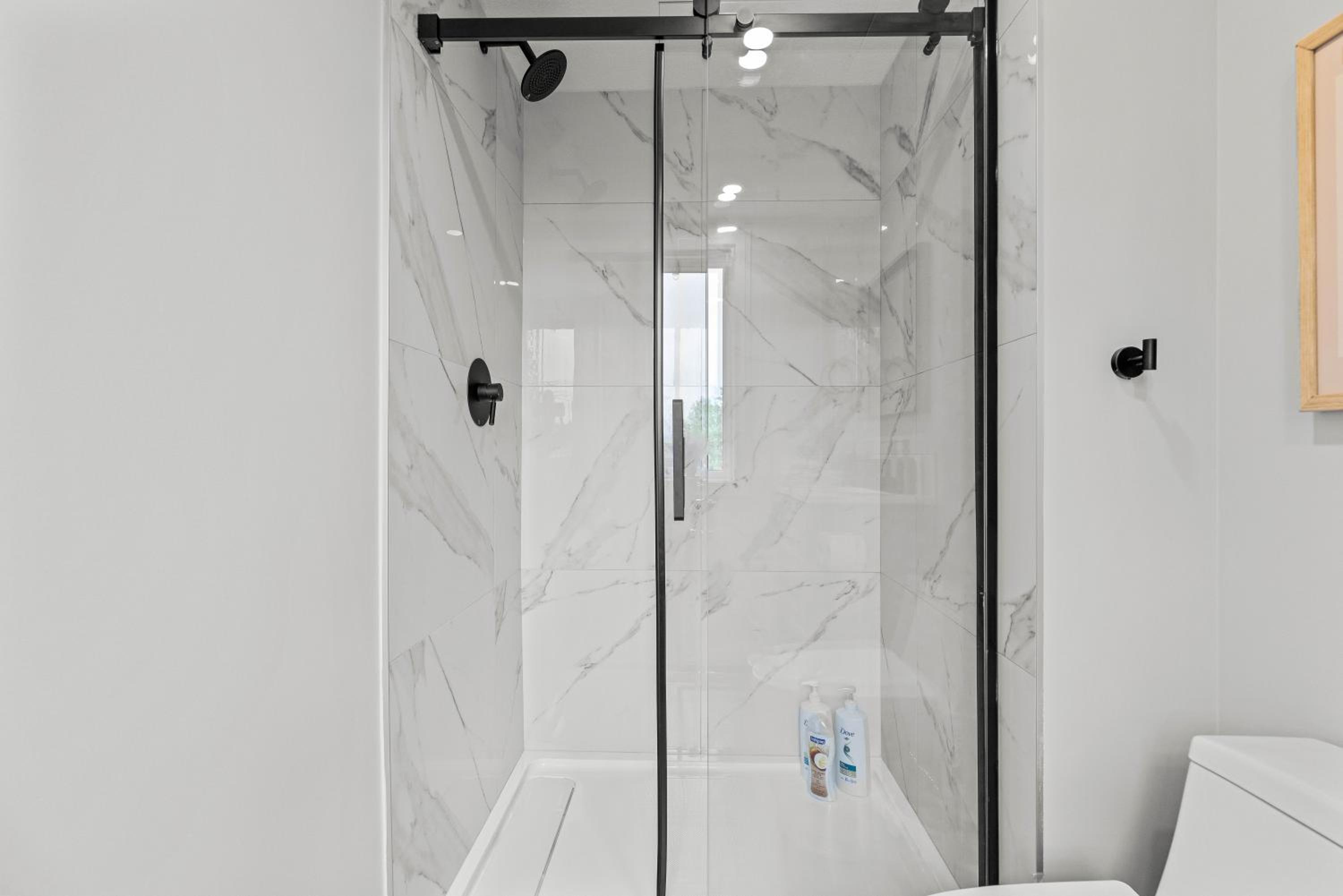ML4- Private Rooftop Hot Tub Oasis- Entire townhouse with MTN View