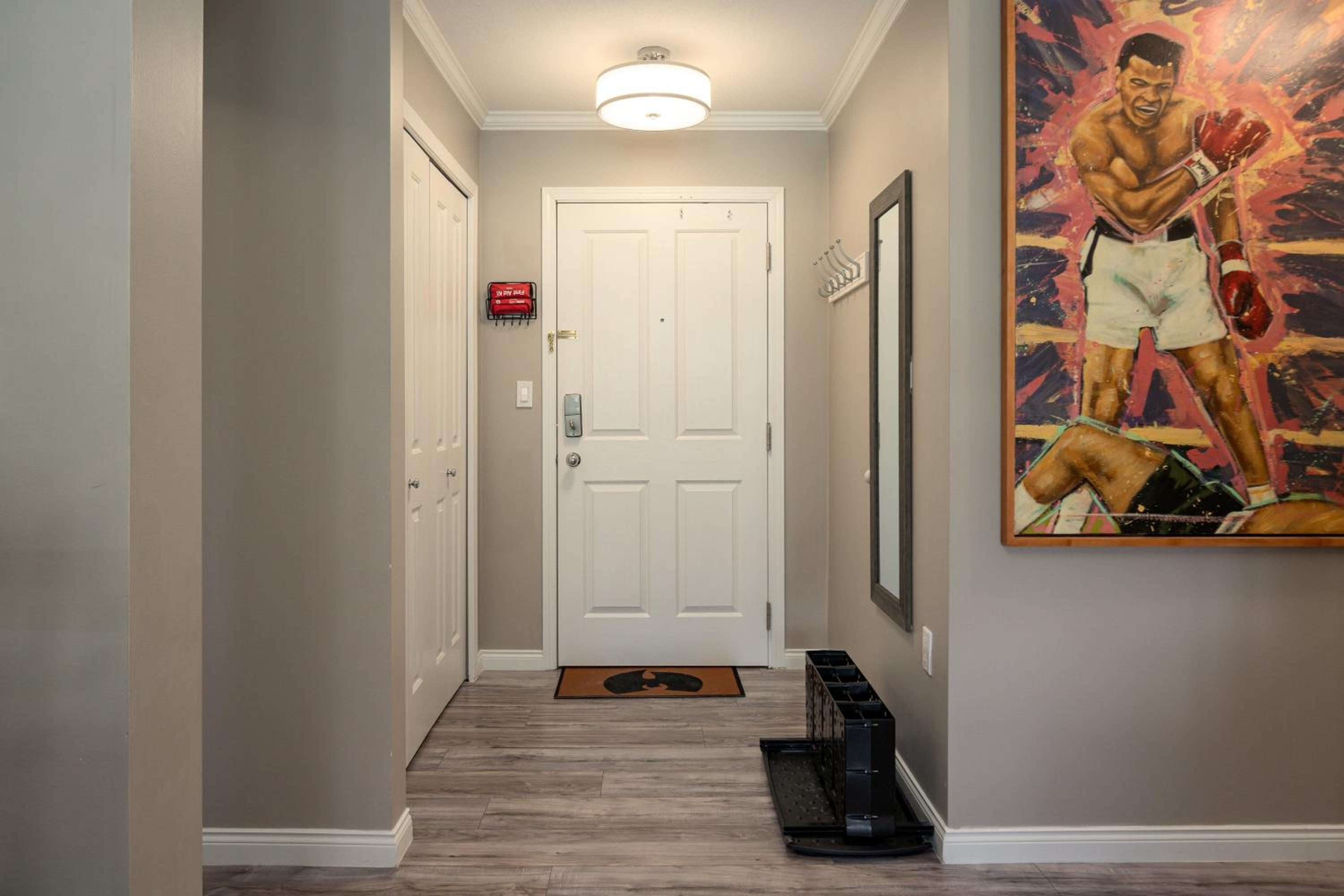 2BR in Nicklaus North Clubhouse, Lake and Mountain Views, Gas Fireplace, Parking