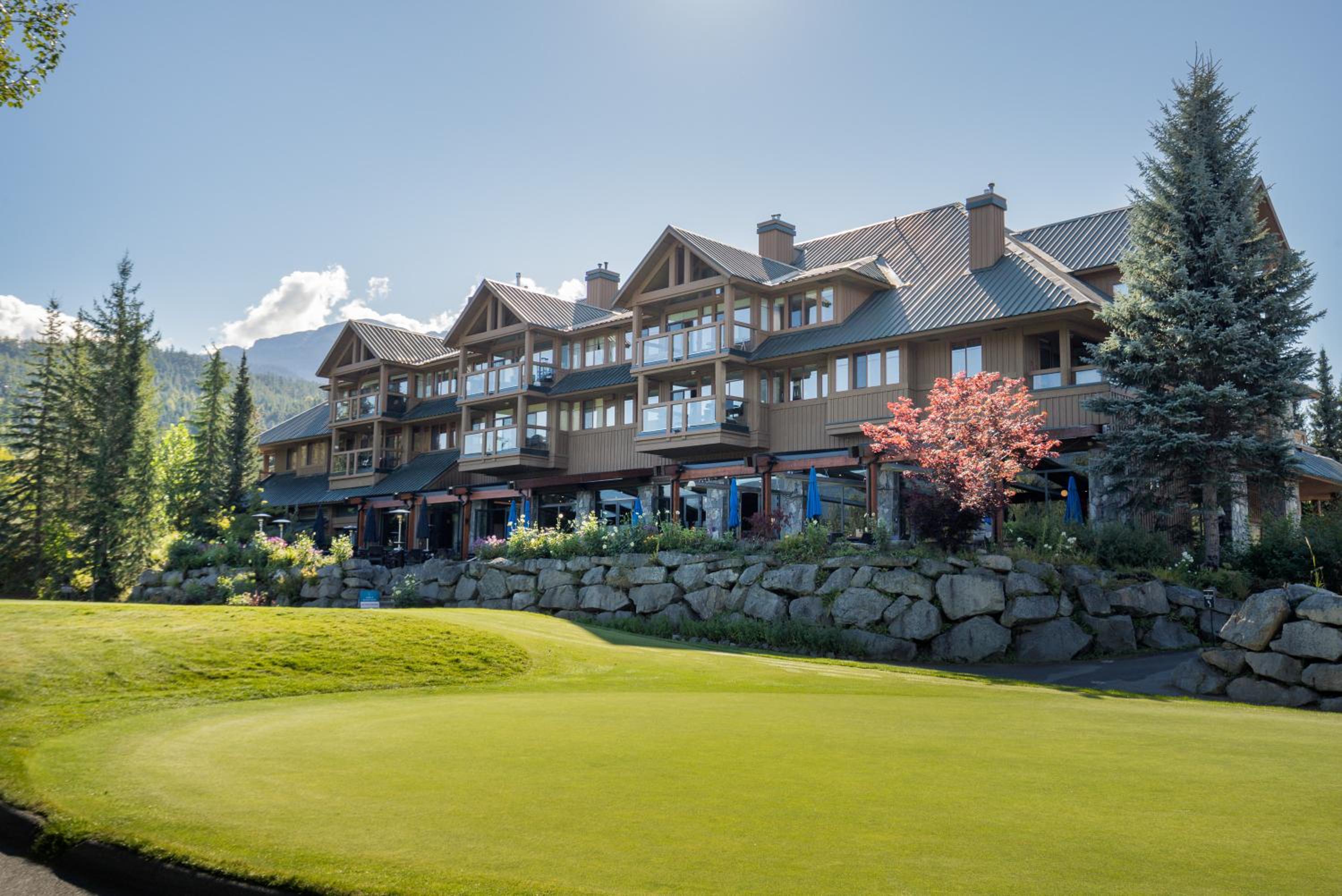 2BR in Nicklaus North Clubhouse, Lake and Mountain Views, Gas Fireplace, Parking