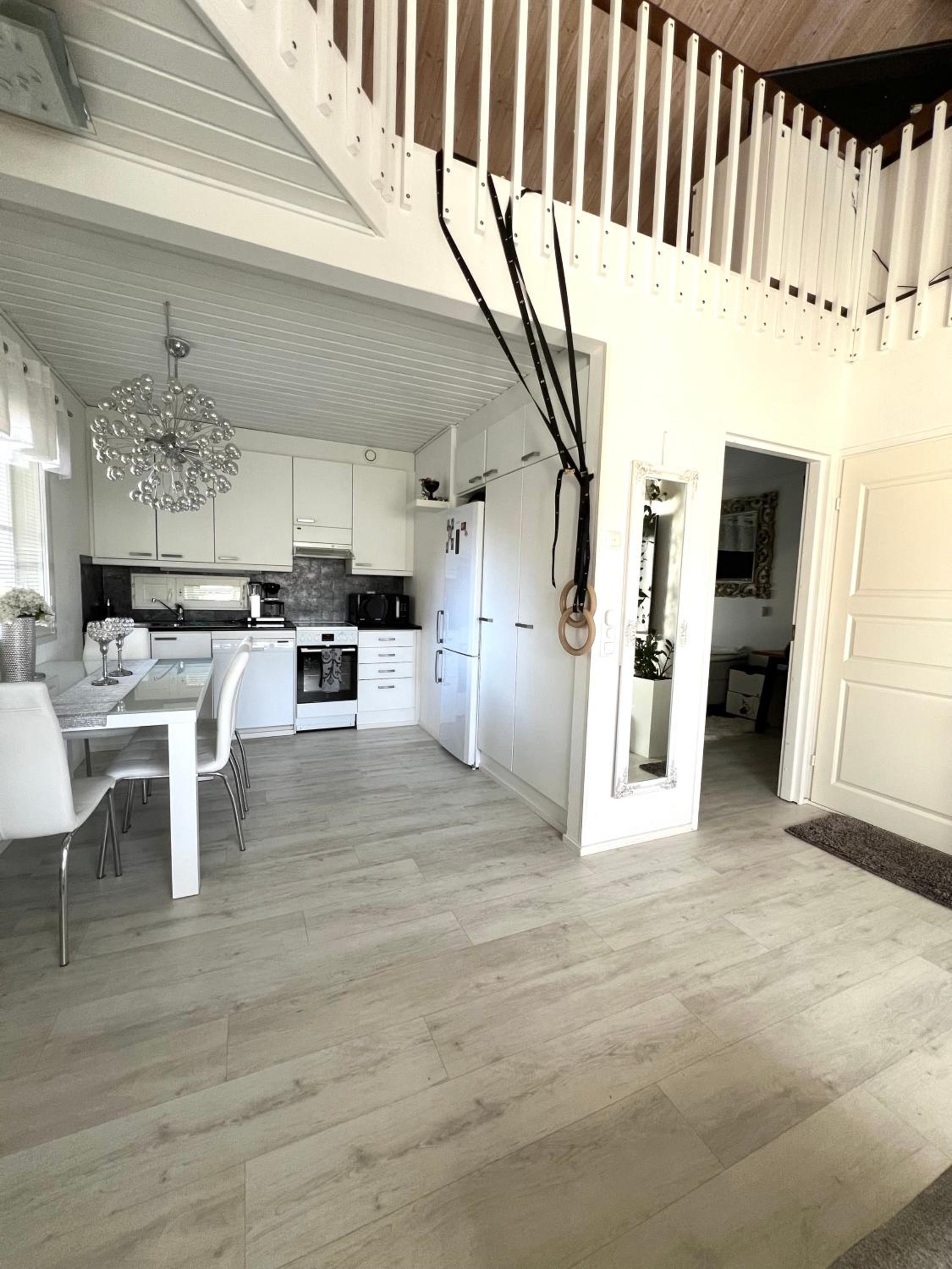 Hopea Villa, Vuokatin ytimessä sisältyy Sauna, ilmainen pysäköinti, Wi-Fi, 55smartTV, omapiha, sopii perheille