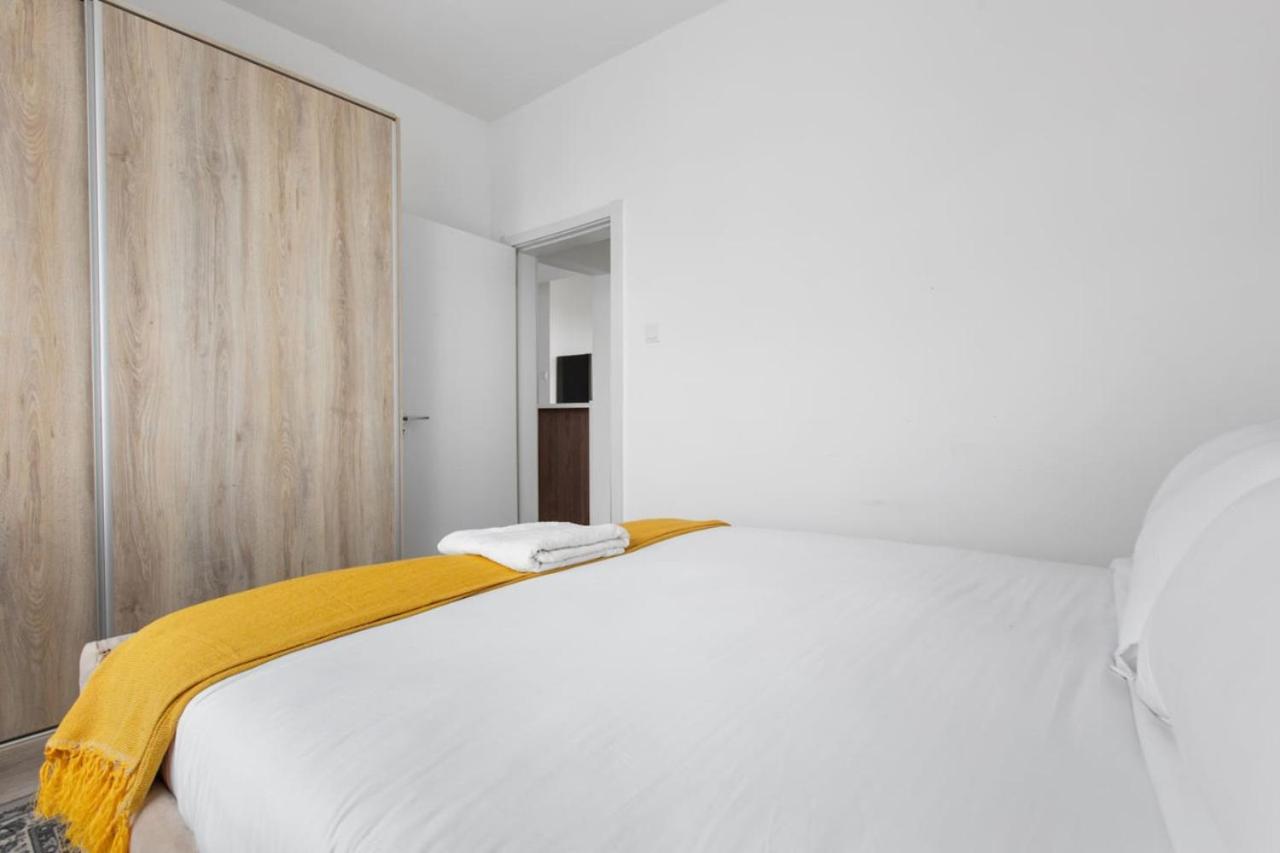 Skyline 1Bedroom with King Bed, Spectacular Views and Washer view 3