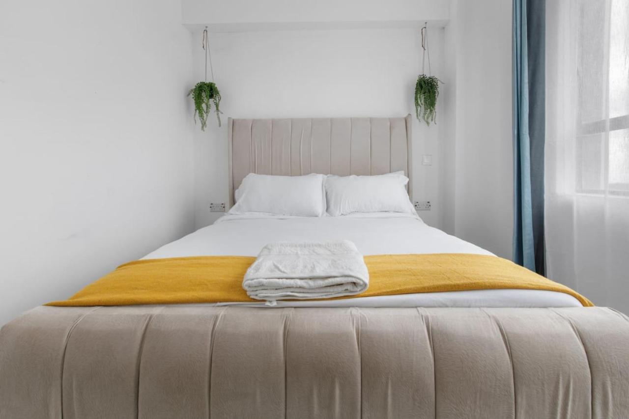 Skyline 1Bedroom with King Bed, Spectacular Views and Washer view 4