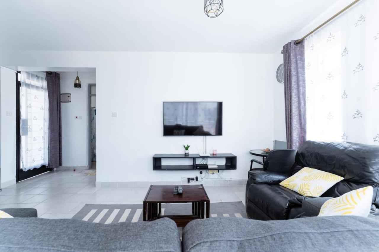 Blissful and Comfy 1 bedroom apartment with Pool ,Netflix and Gym view 3