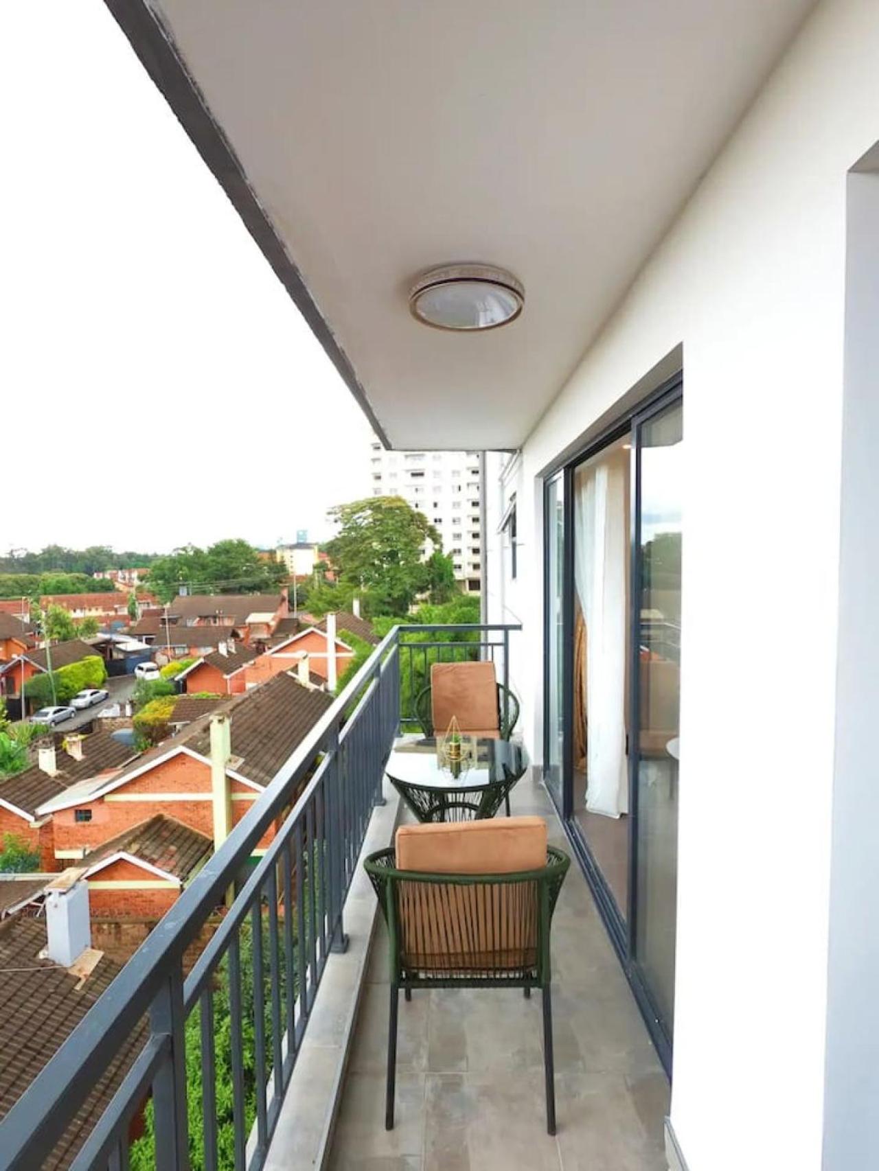 Spacious 1Bedroom kileleshwa apartment with gym, Fast wifi and children playground view 2