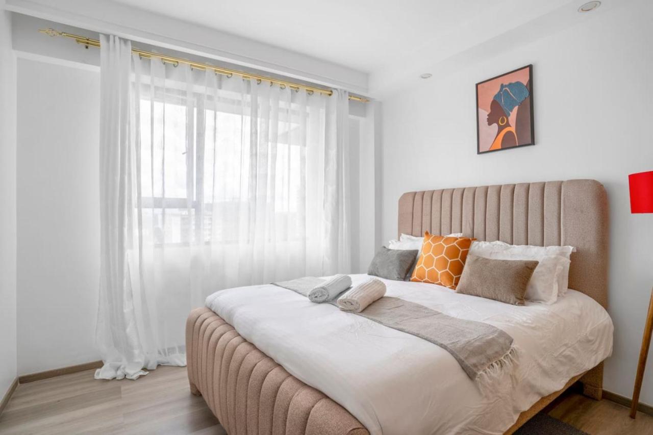 1BR Apartment with Gym, King Bed ,City Views and Prime Location view 3