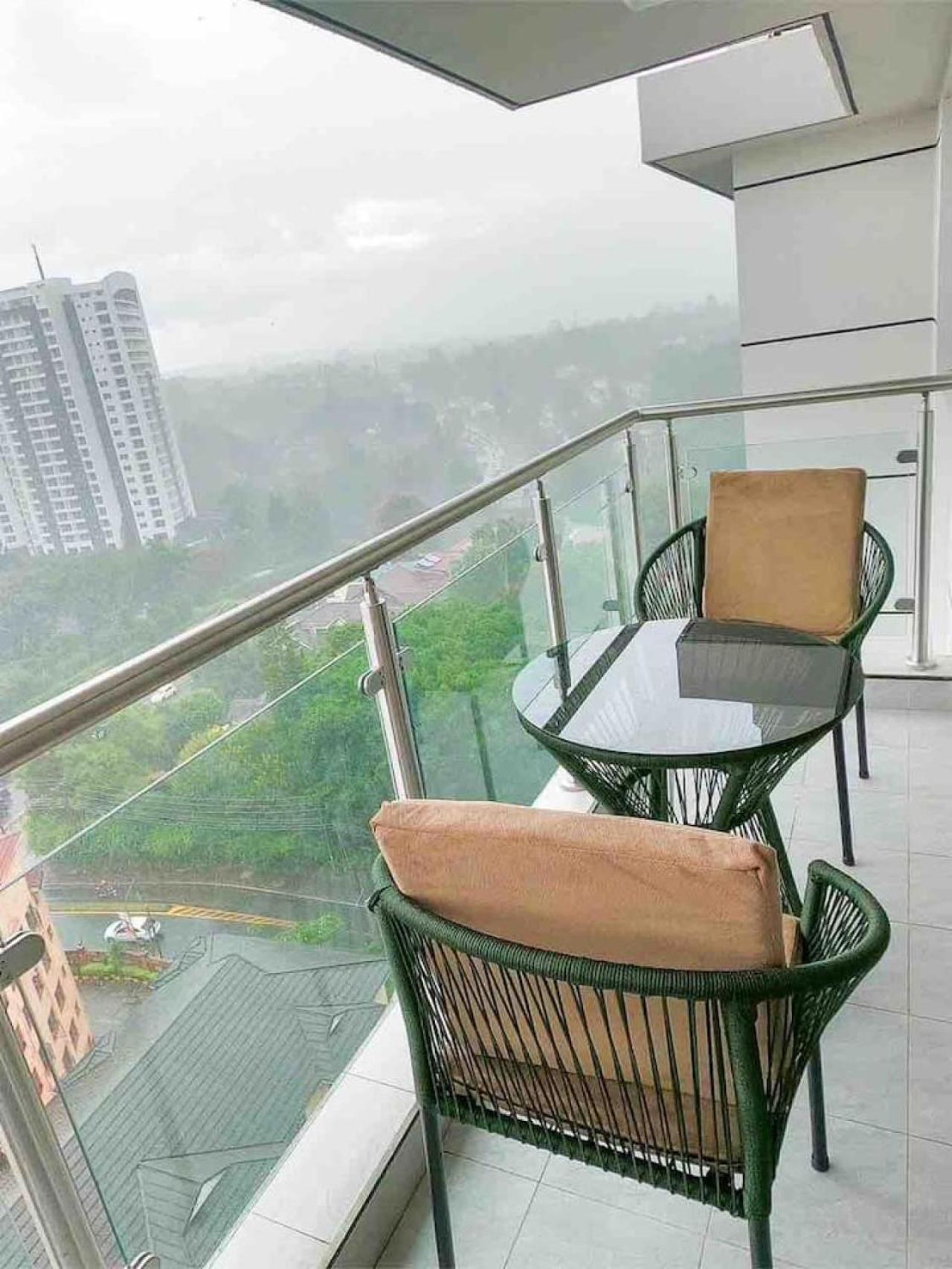 1BR Apartment with Gym, King Bed ,City Views and Prime Location view 5