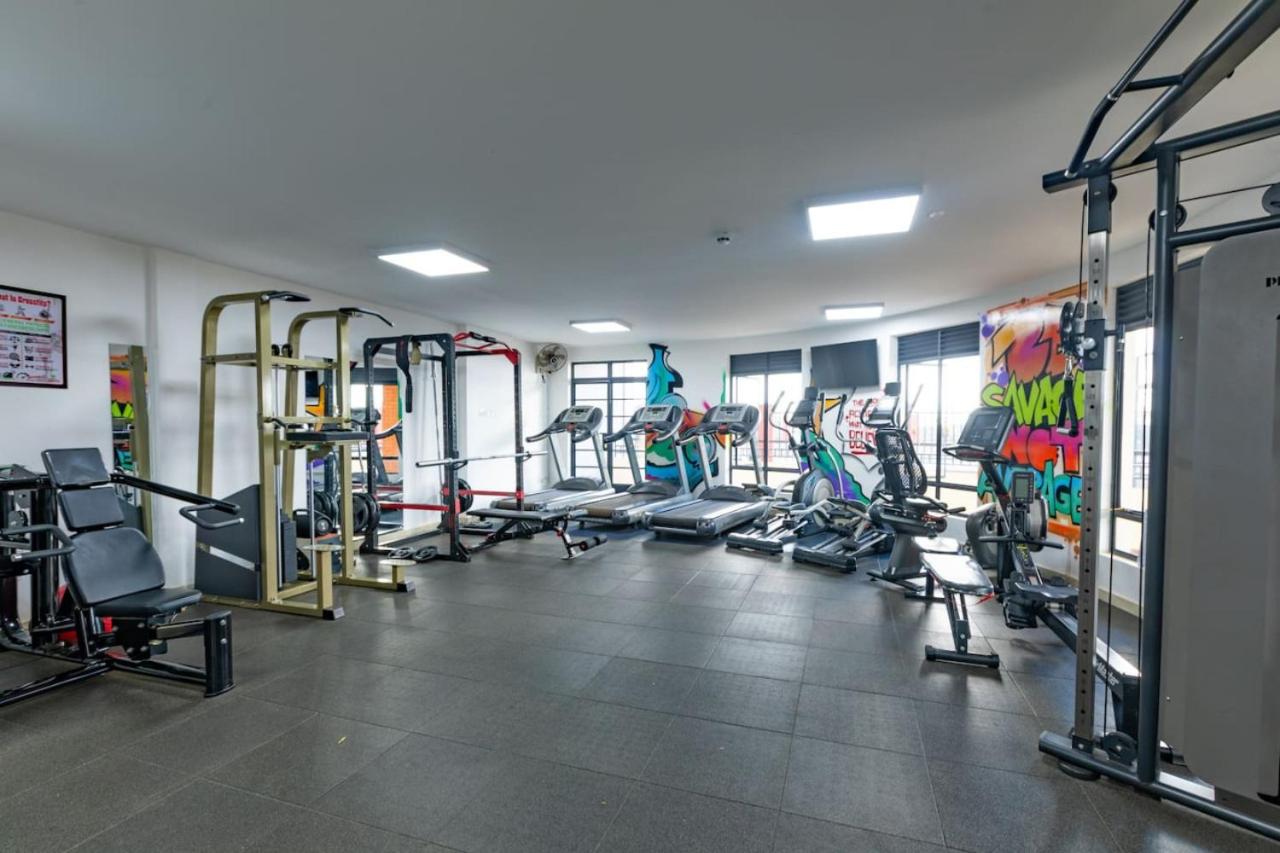 Elegant 2 Bedroom with Gym,Pool Access and Fast Wifi view 4