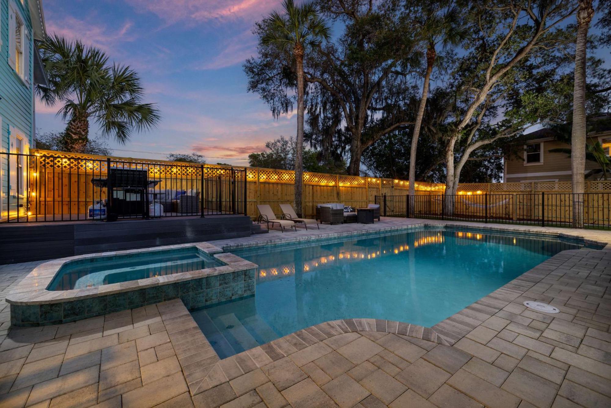 Luxurious Escape Sleeps 10 with Private Pool & Spa view 2