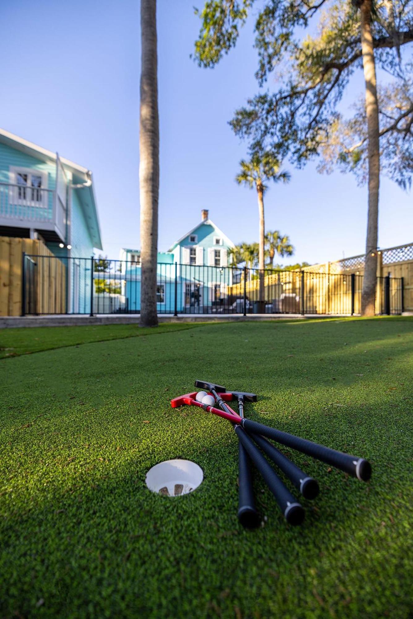 Luxurious Escape Sleeps 10 with Private Pool & Spa view 4
