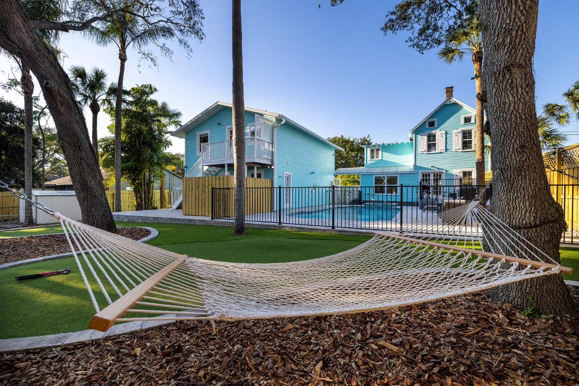 Luxurious Escape Sleeps 10 with Private Pool & Spa view 5