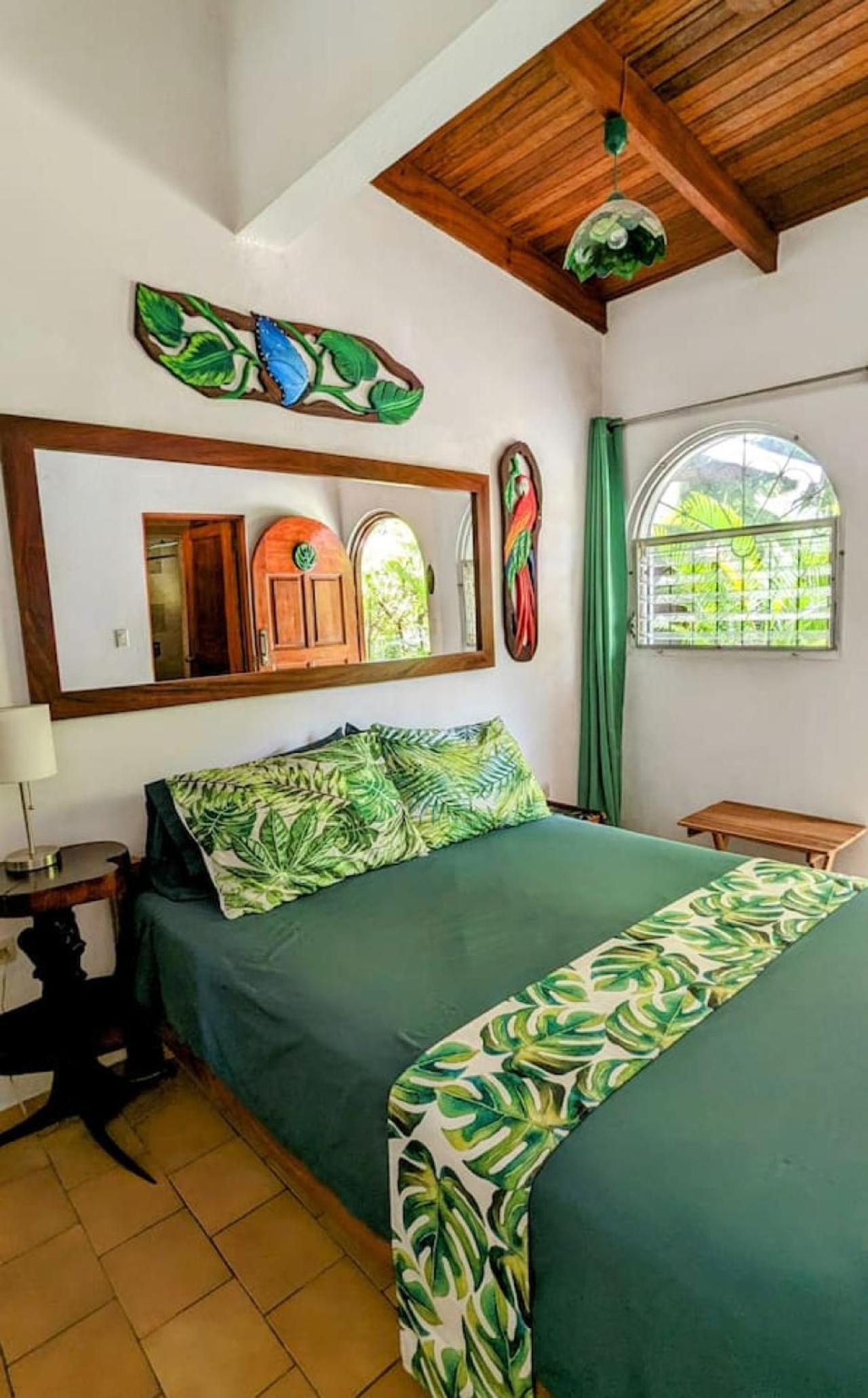 Tico Tiki Vacation Villa, 5 Bedroom