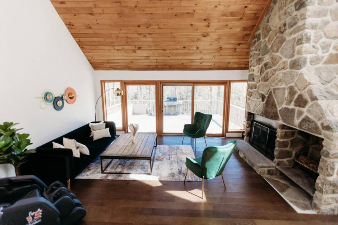 Mountain Escape 5BR Chalet 6 Min to Ski Resort view 5