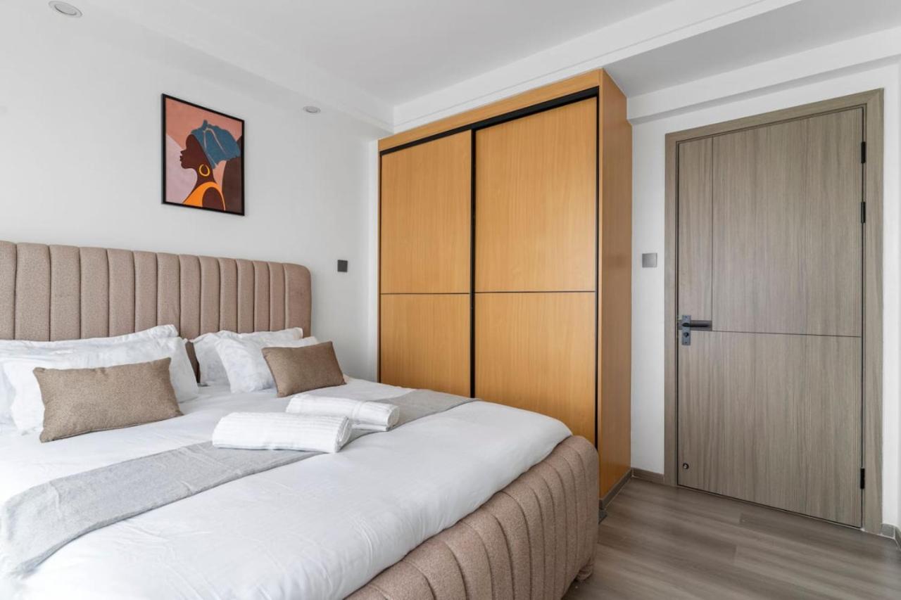 1BR Apartment with Gym, King Bed ,City Views and Prime Location view 2