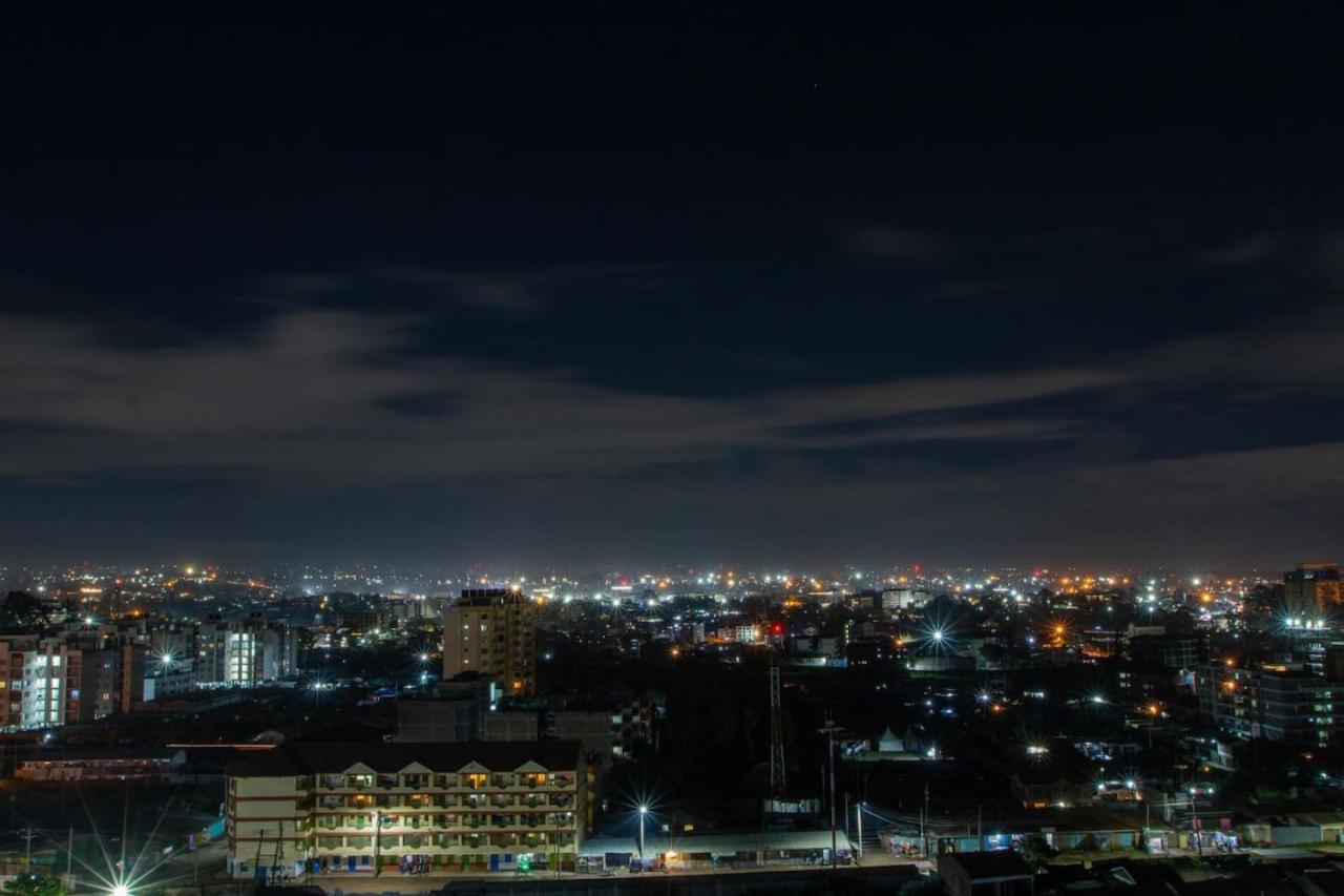 Rooftop Luxe with Queen Bed, Gym and Netflix view 5