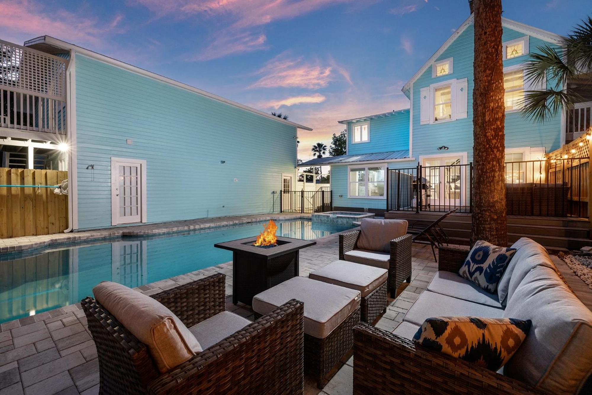 Luxurious Escape Sleeps 10 with Private Pool & Spa view 3