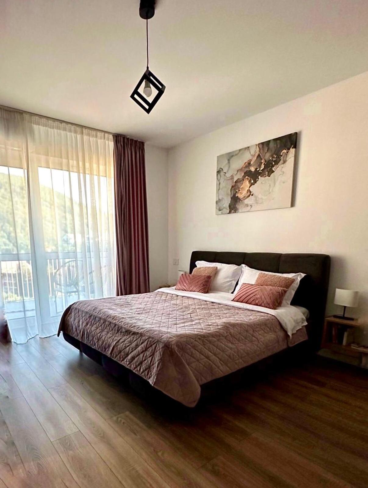 Alpine Line Studio with pool & spa view 4