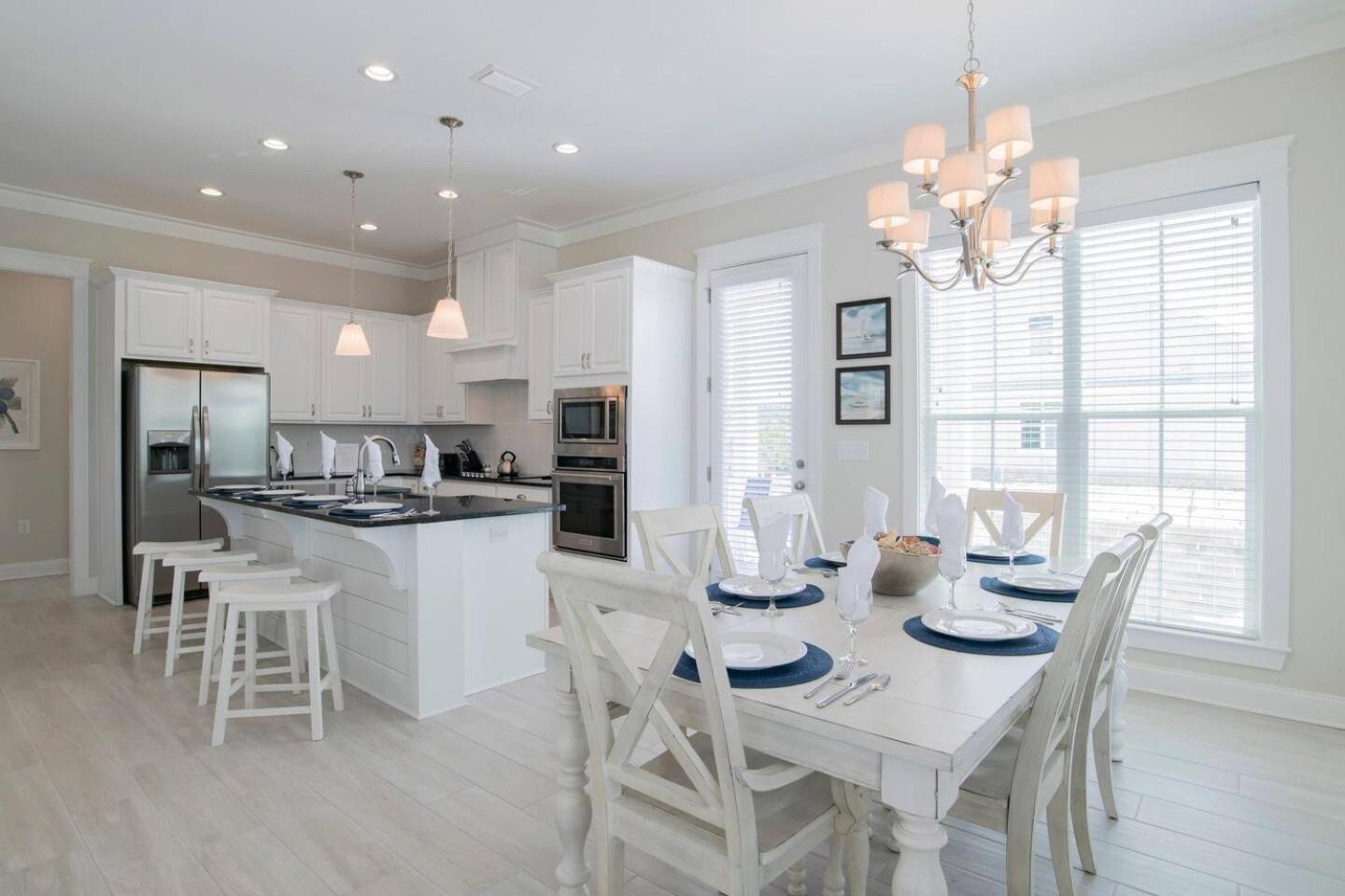 Sleeps 8 Spacious 5 bedrooms 5baths view 5
