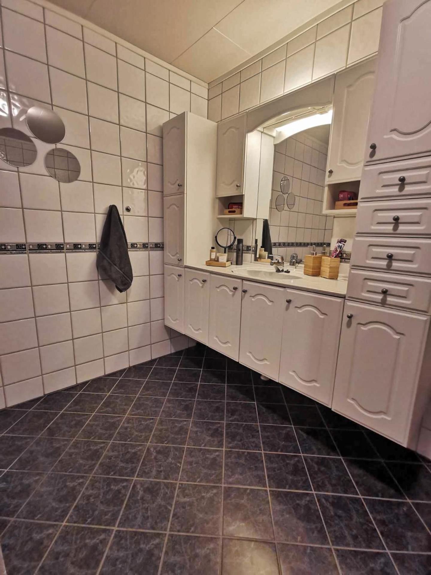Northern Lights Apt Midtgaard, Kvaløya Tromsø Modern 2BR, Free Parking view 4