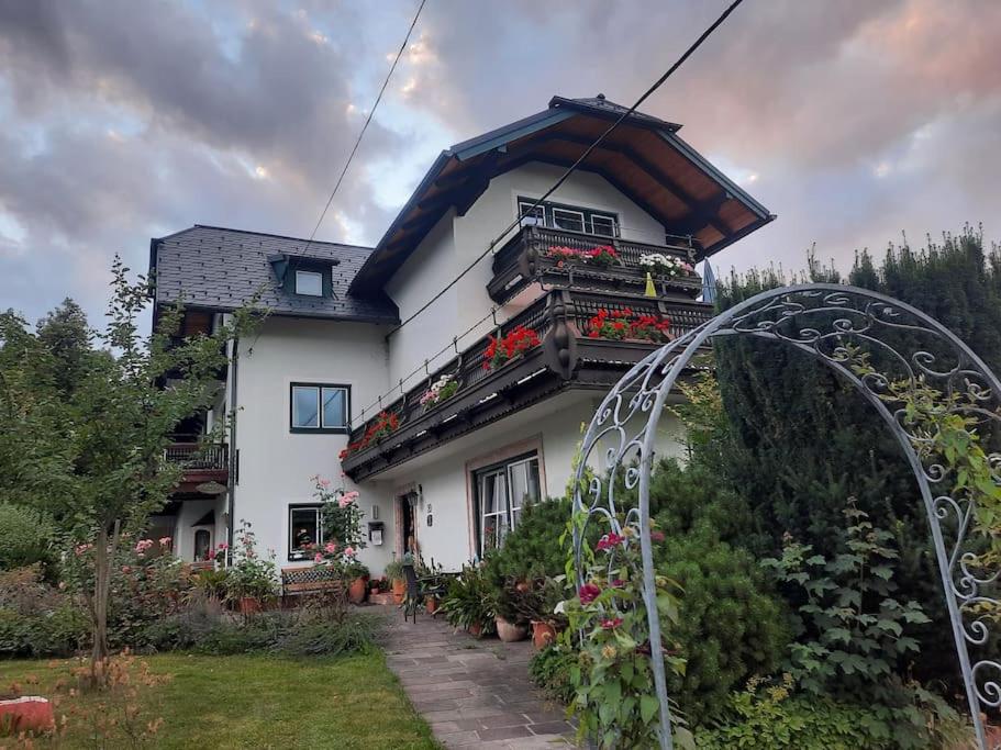 Ferienwohnung direkt am See 1