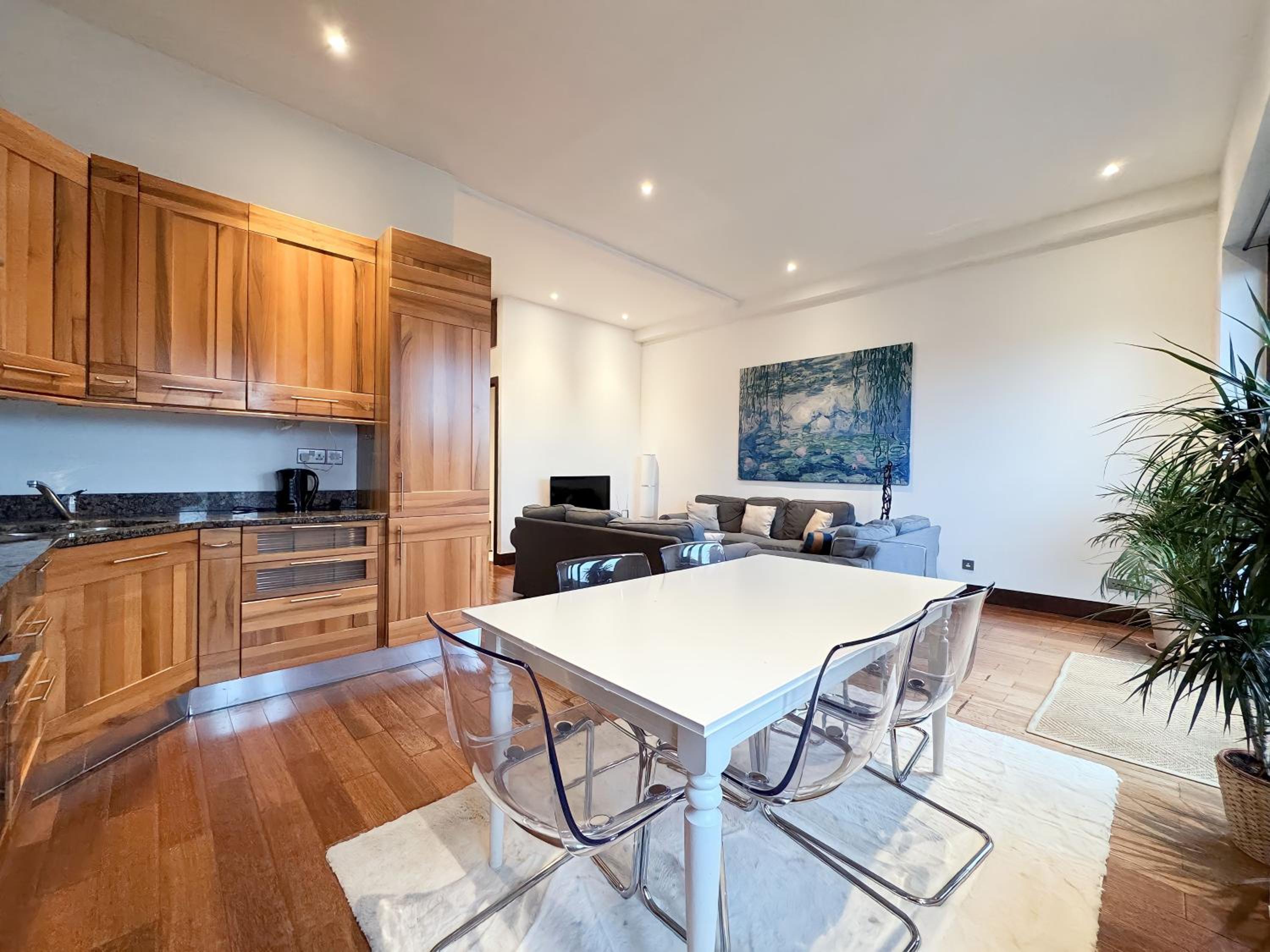 Kensington Premium Three Bed Suites