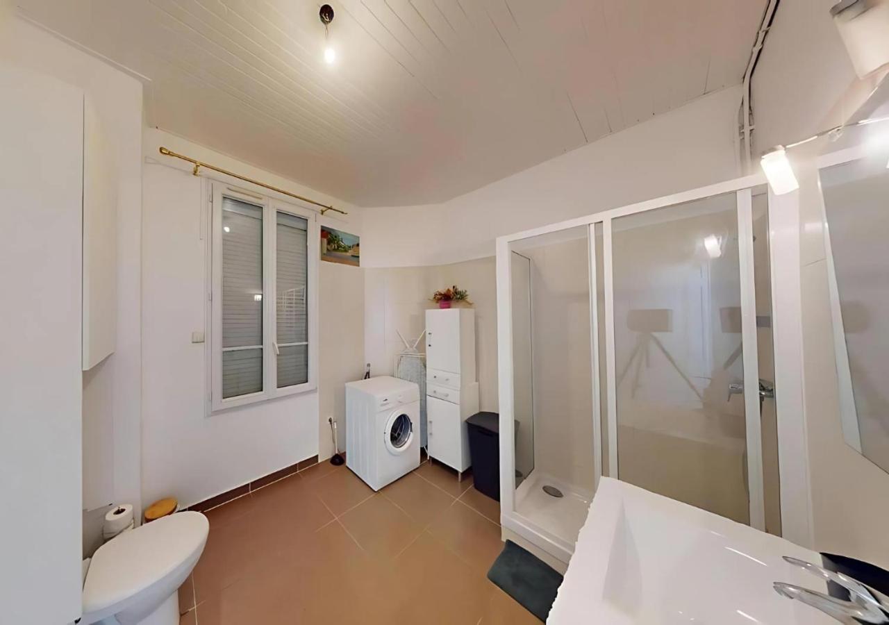 Cozy APT in Le Perreux with Parisian Charm & Disneyland Fun
