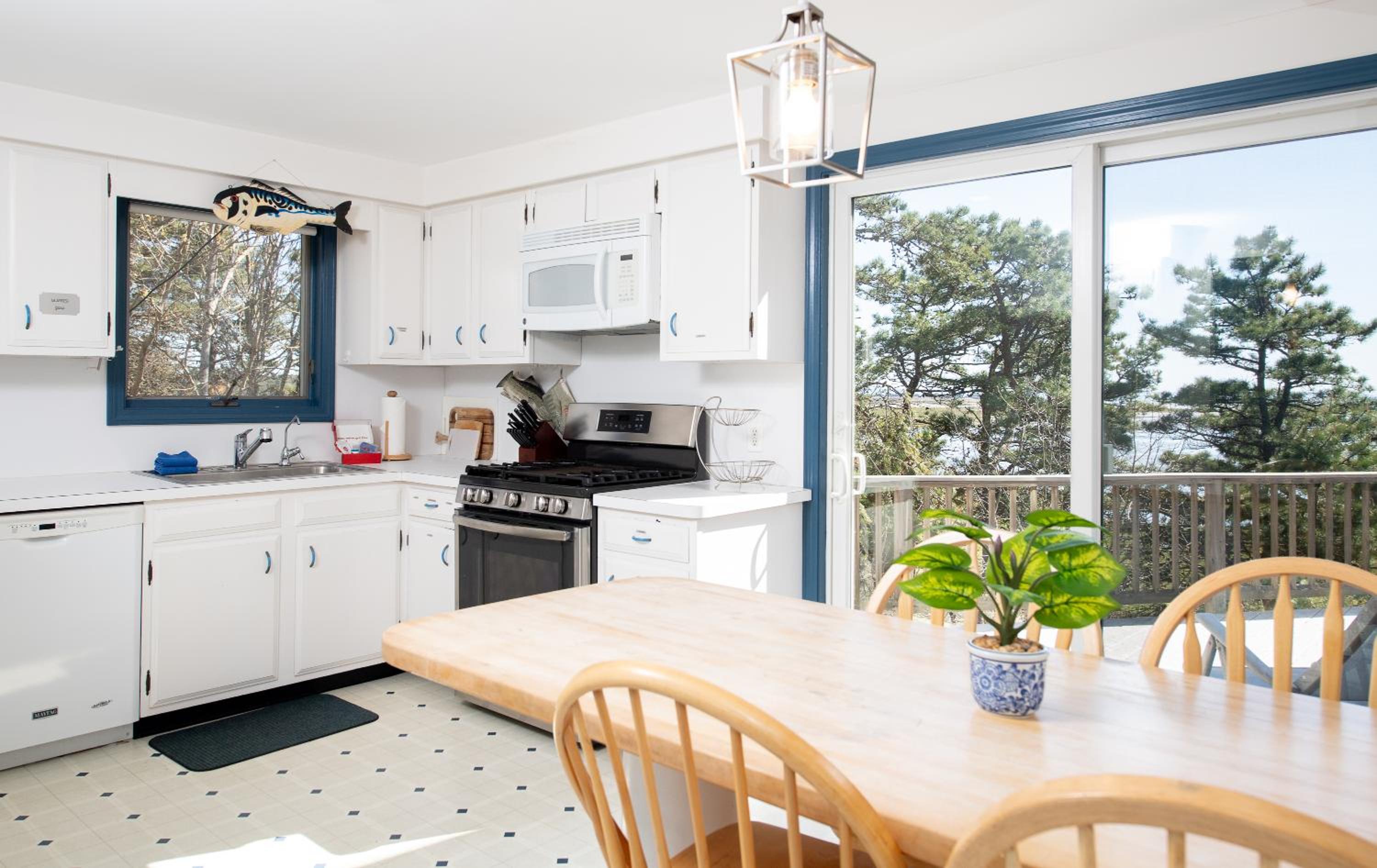Cape Getaway by Leavetown Vacations view 4
