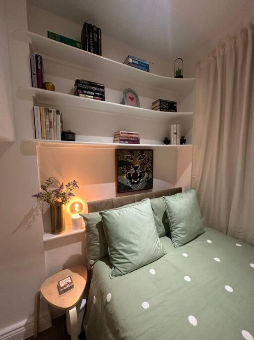 Petit studio in Paddington