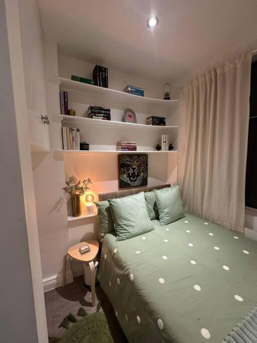 Petit studio in Paddington