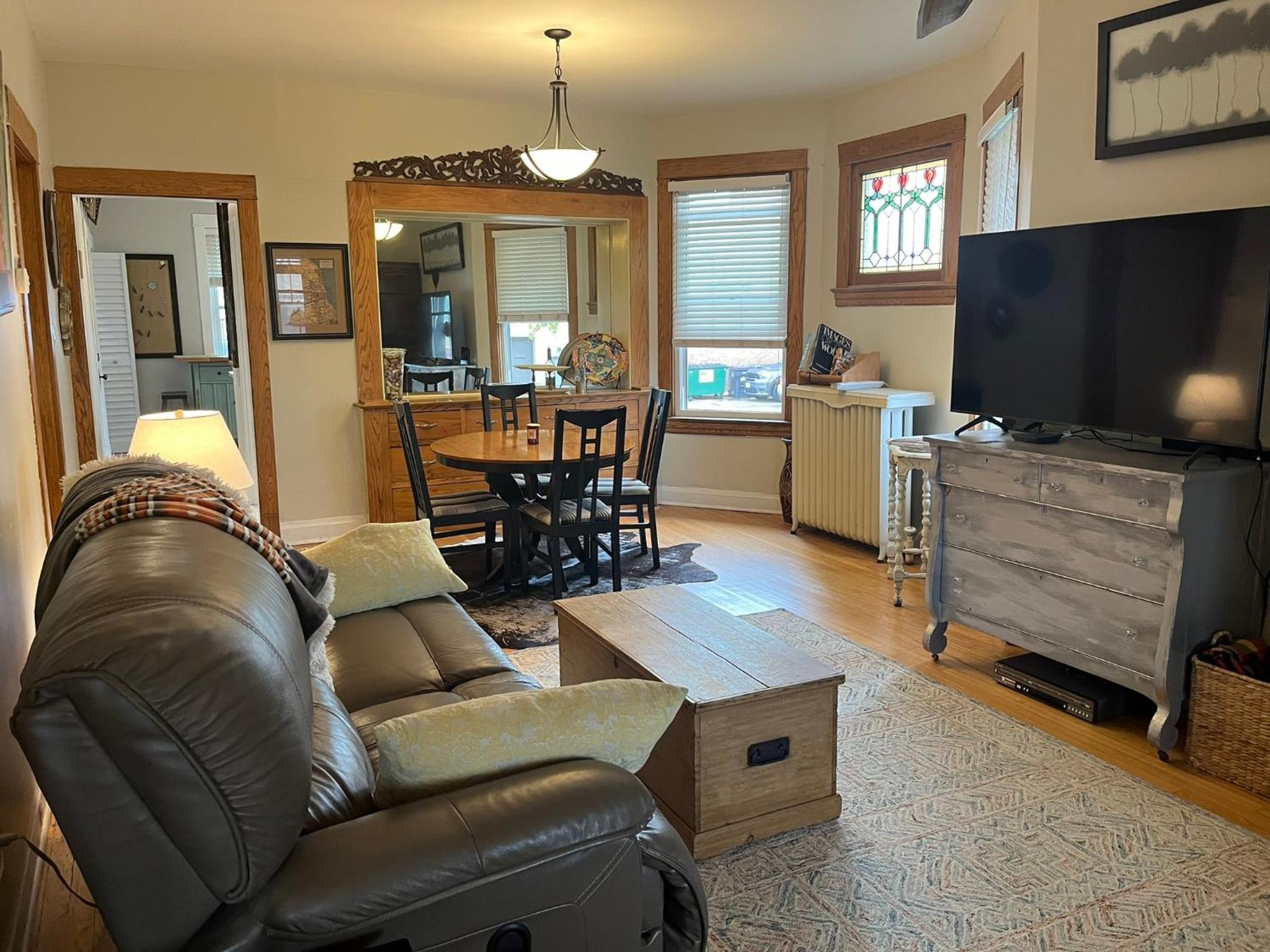 Sunny 2 BR Apartment west of Chicago in quaint Forest Park center view 5