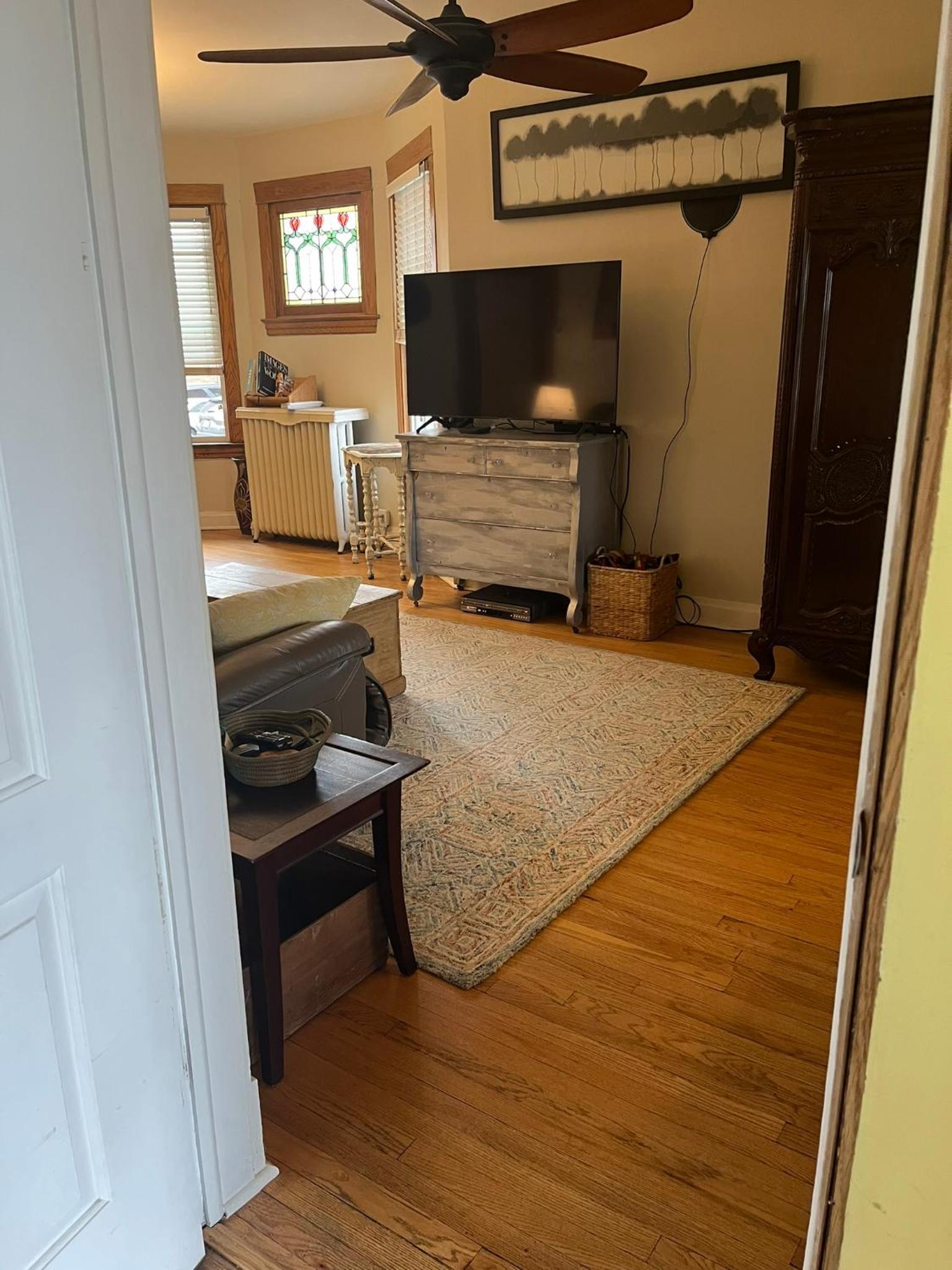 Sunny 2 BR Apartment west of Chicago in quaint Forest Park center view 4