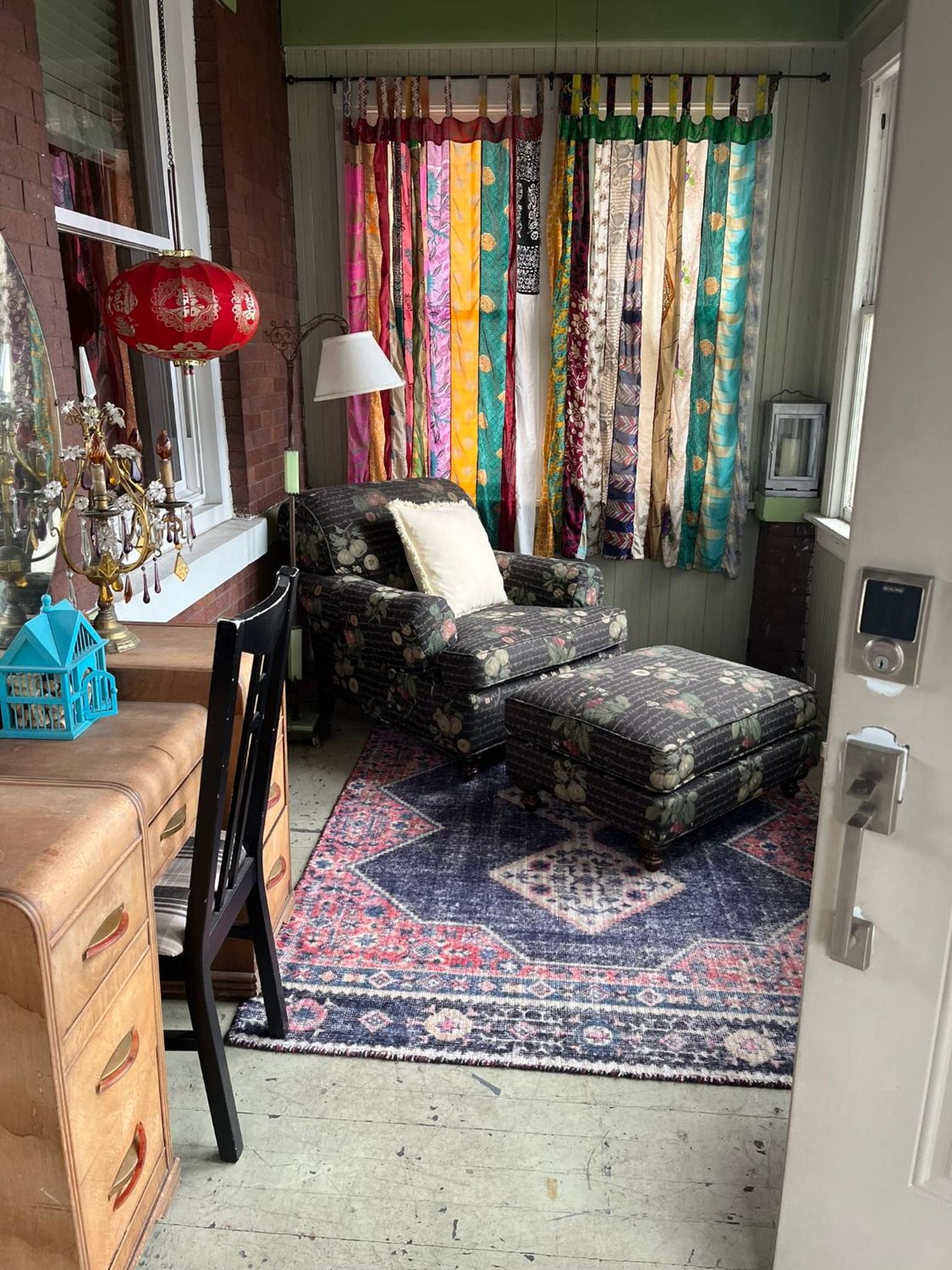 Sunny 2 BR Apartment west of Chicago in quaint Forest Park center view 2
