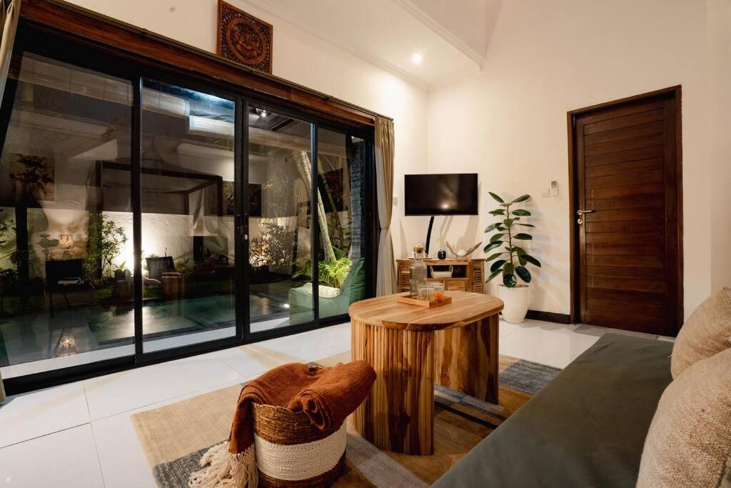 Chintana - 9 Min to Beach, Peaceful Villa with Tropical Vibe view 4