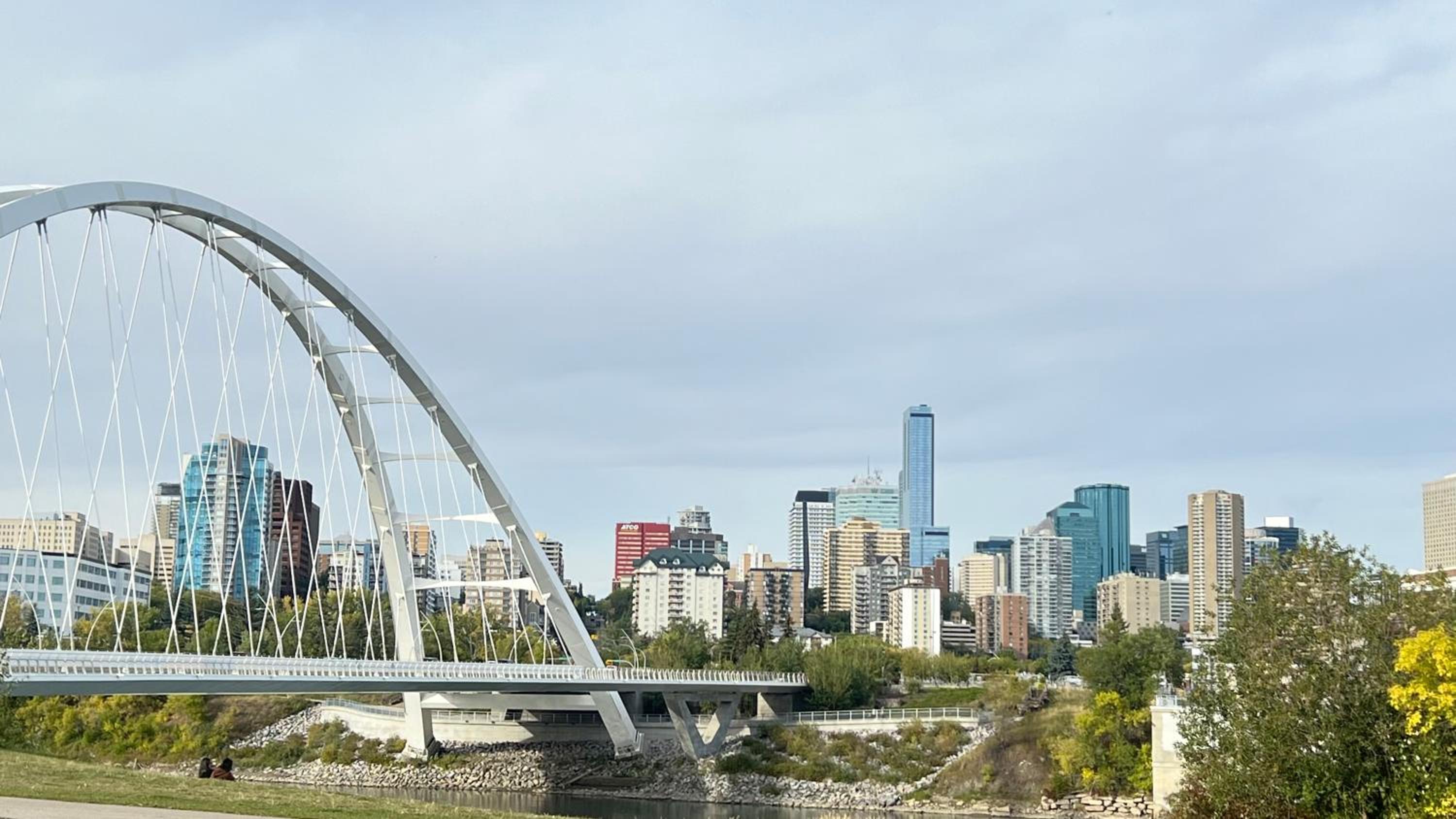 Non Smoking Million Dollar View!! Edmonton Condo Water Front View!!