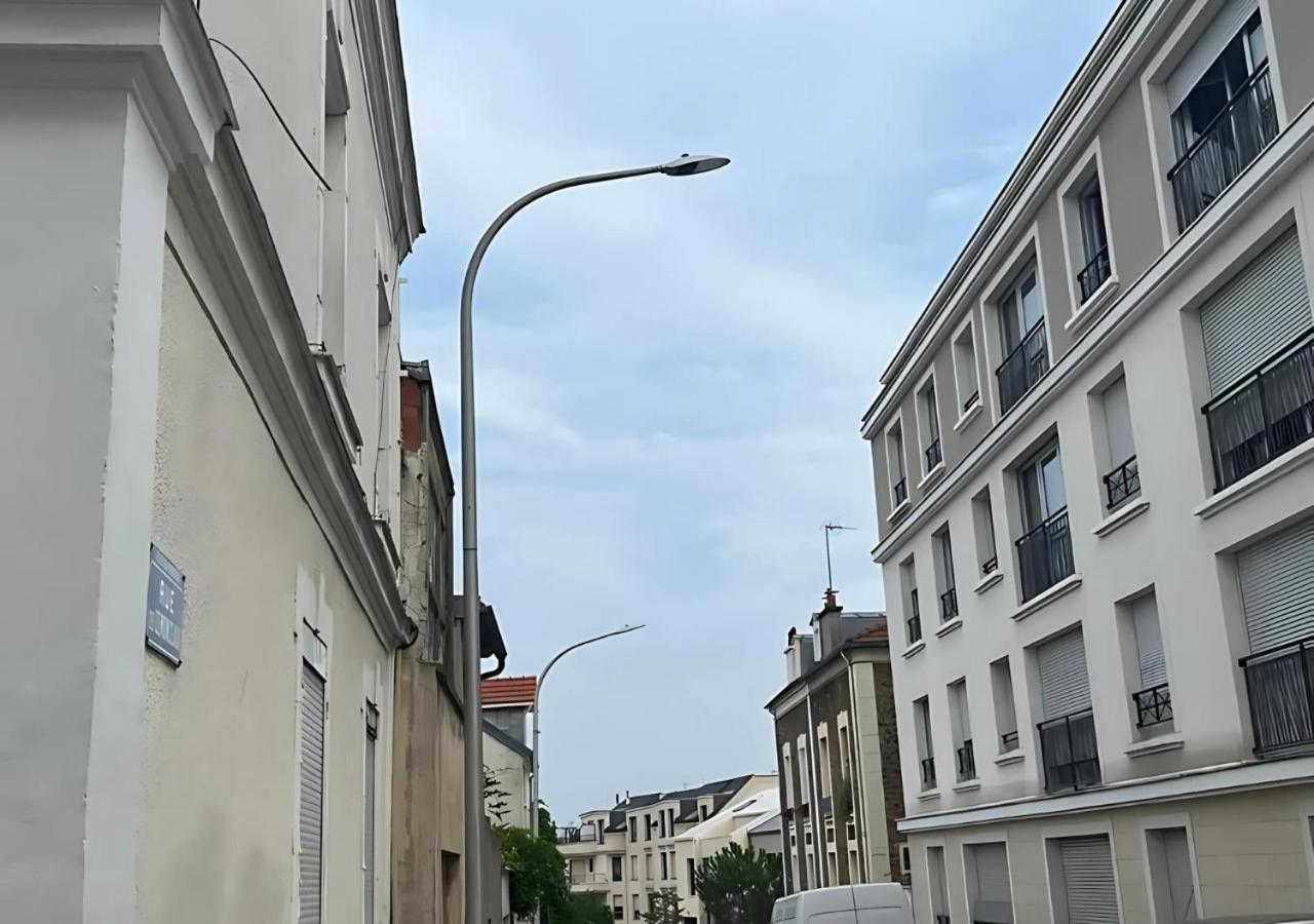 Cozy APT in Le Perreux with Parisian Charm & Disneyland Fun
