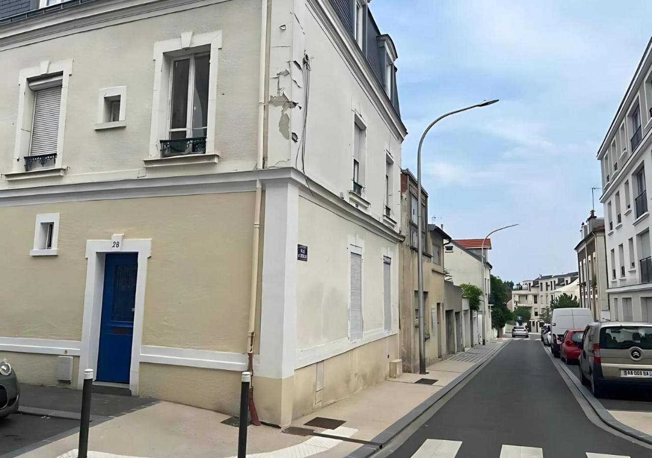 Cozy APT in Le Perreux with Parisian Charm & Disneyland Fun