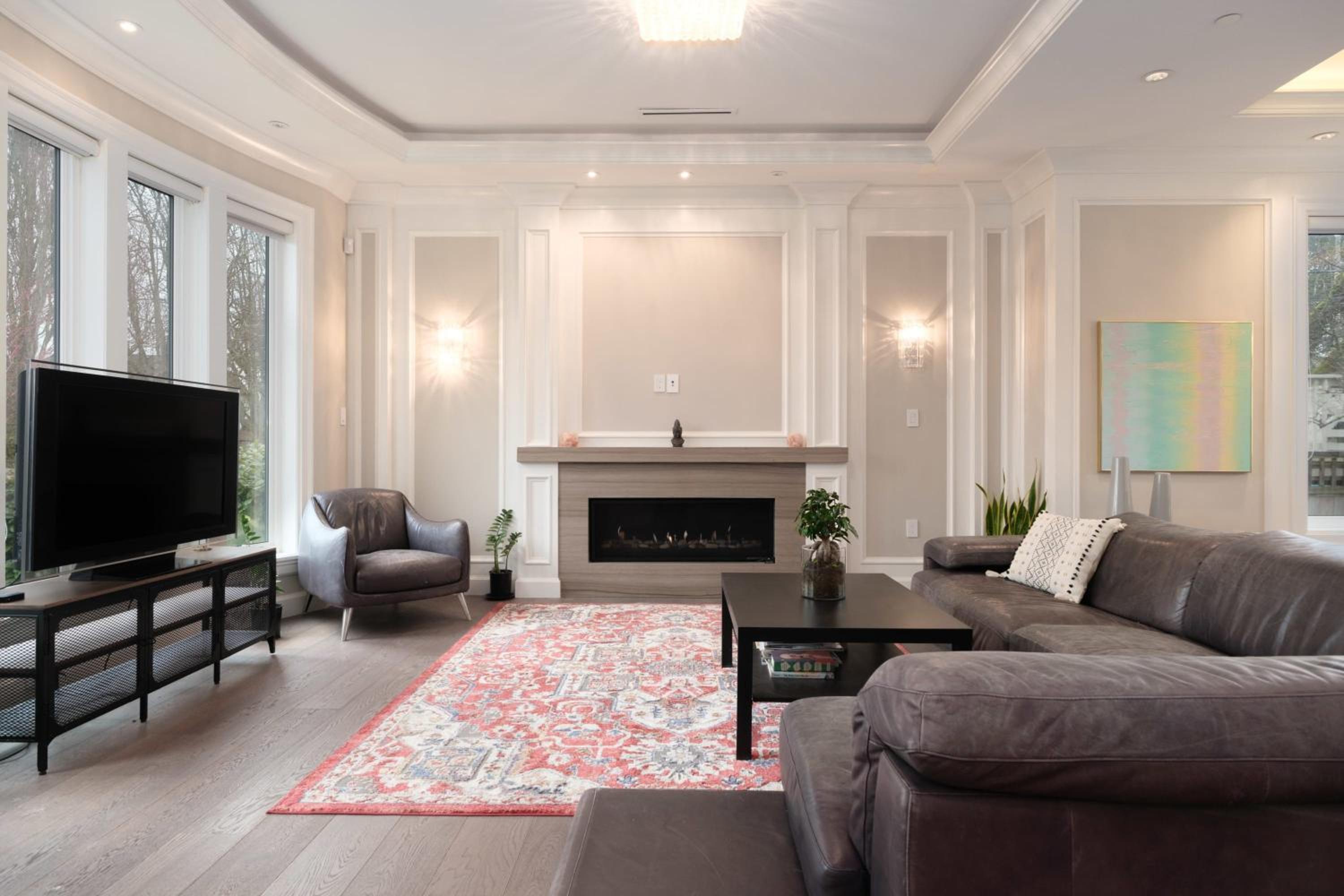 Deluxe Room with Private Washroom in Modern Home