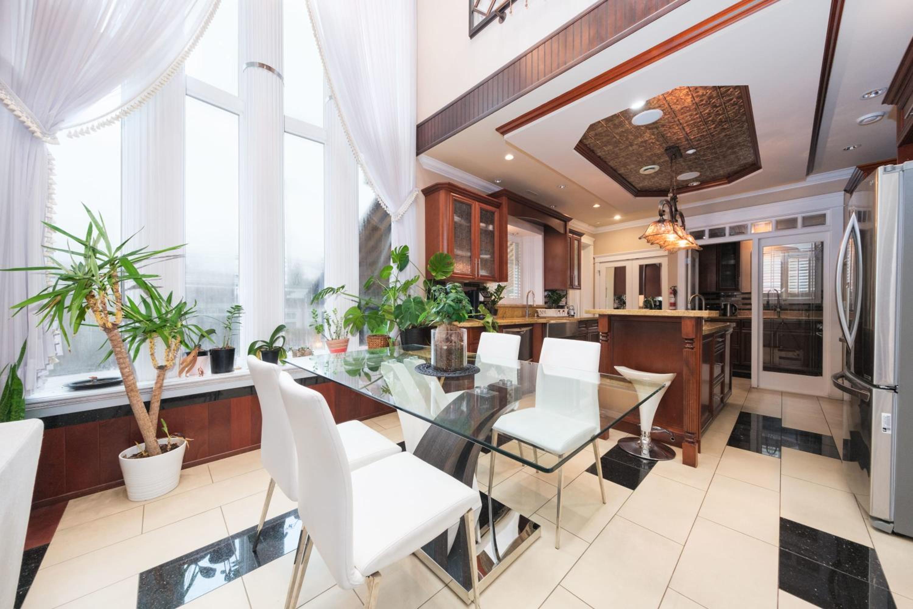 Deluxe Double Room with Private Washroom in Family Villa
