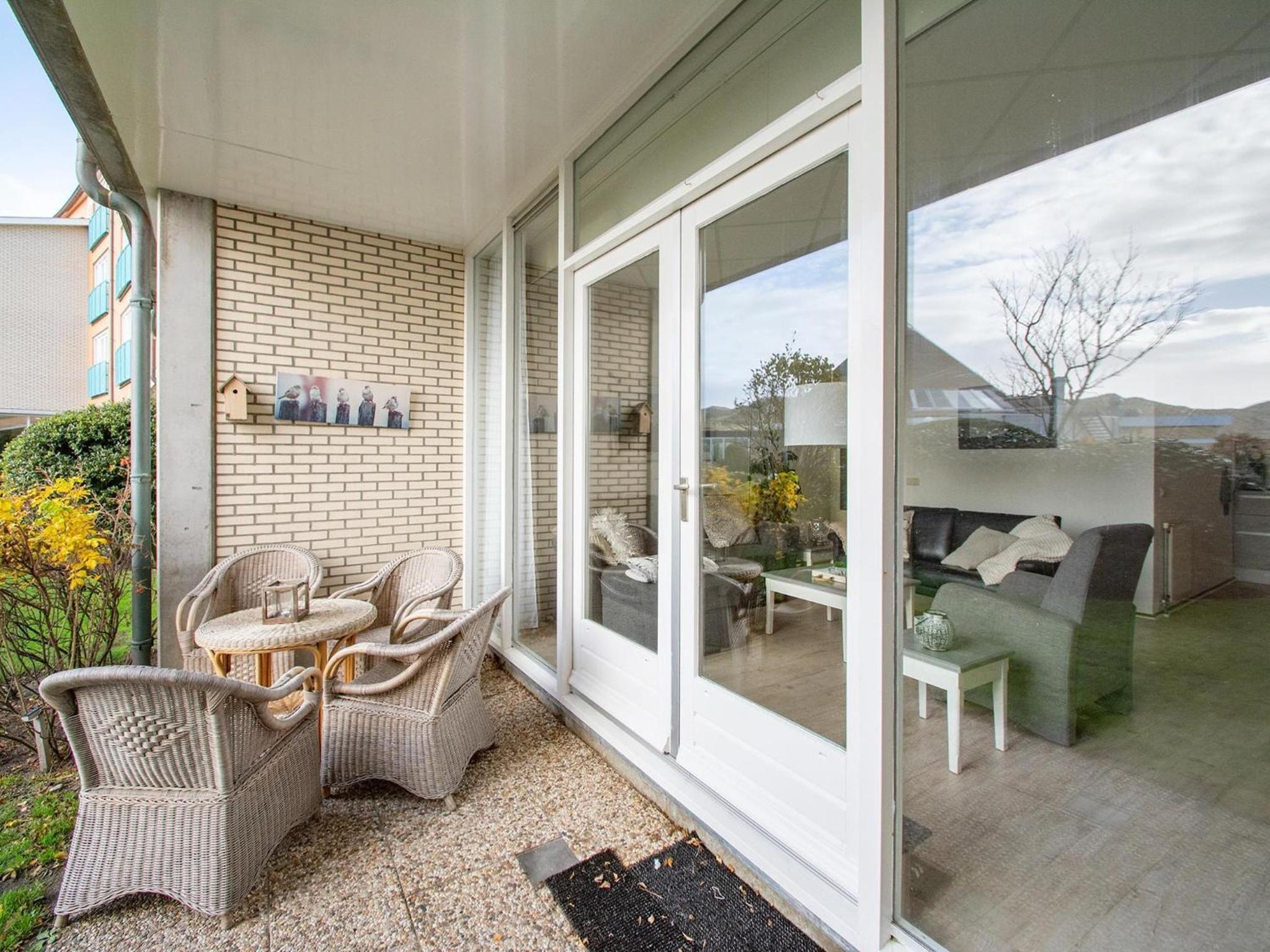 Gorgeous seaside apartment view 4